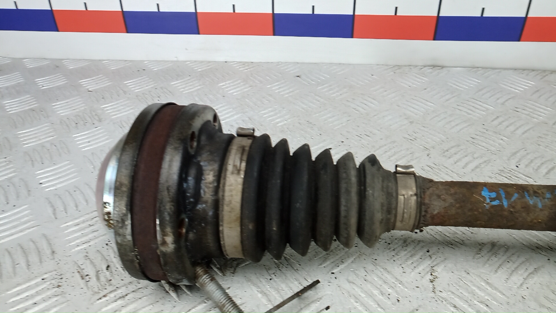 Полуось передняя левая