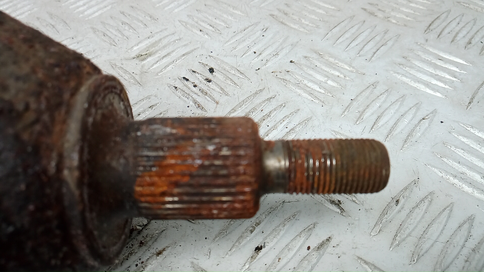 Полуось передняя левая