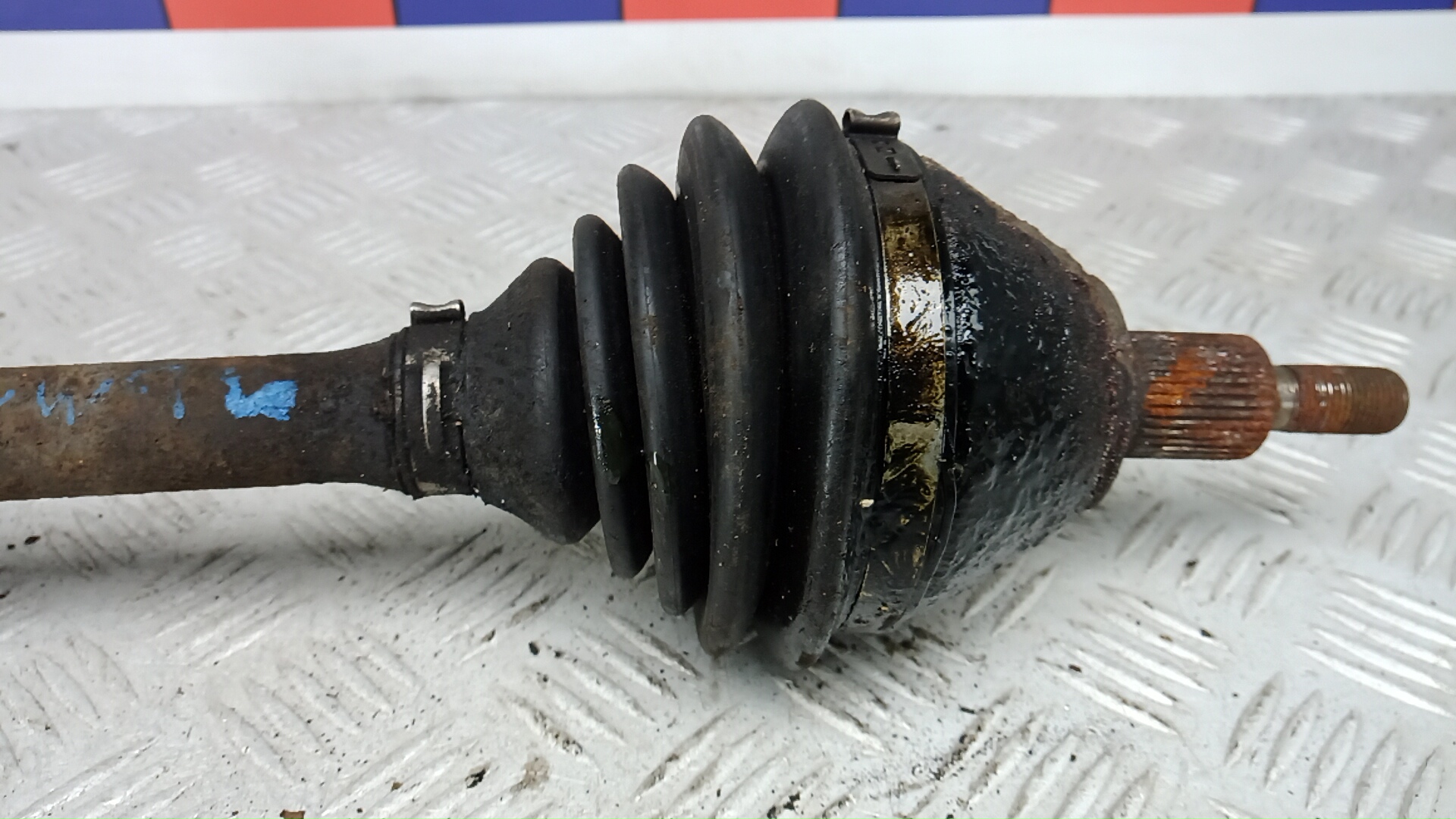 Полуось передняя левая