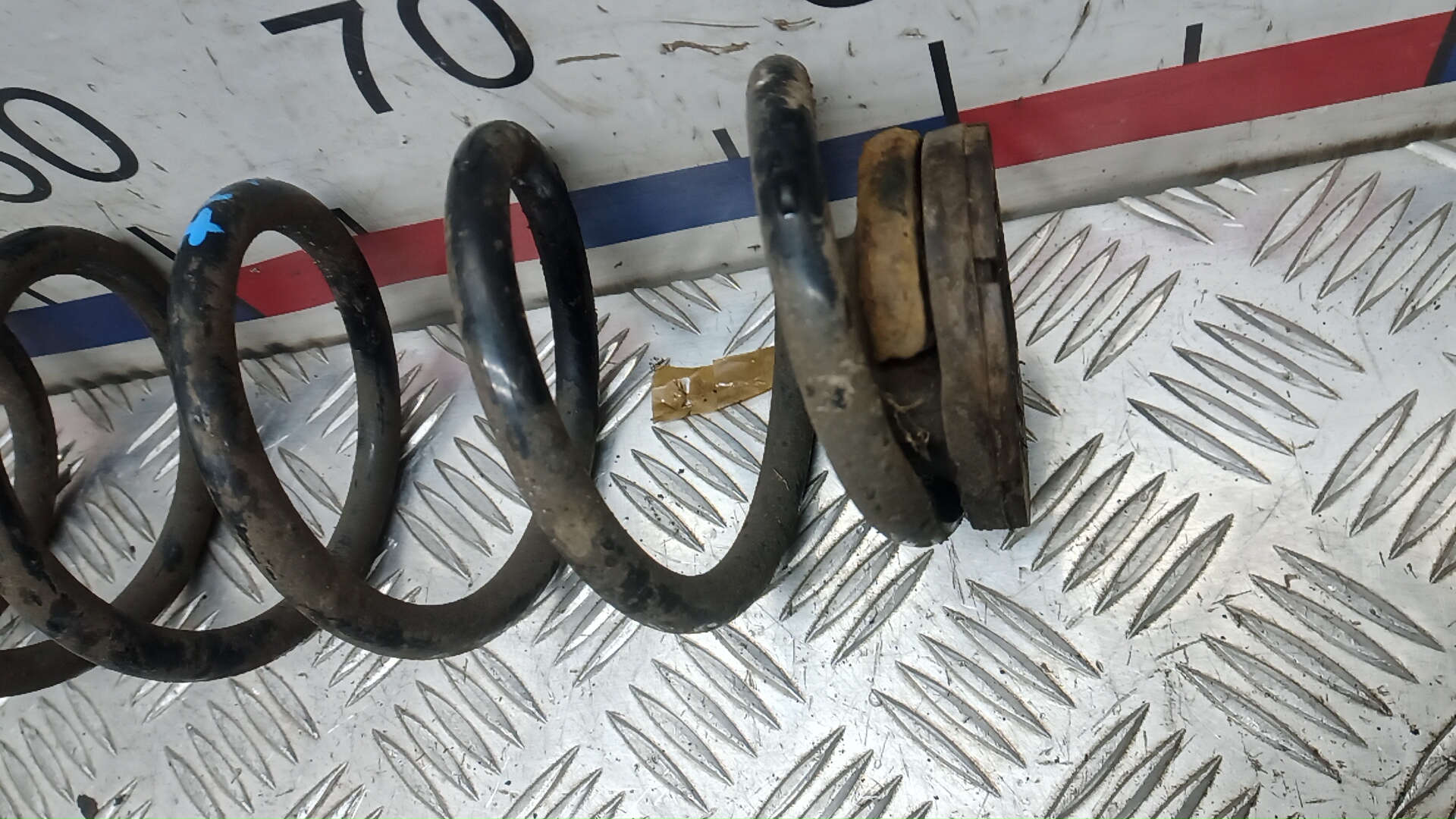 Пружина задняя