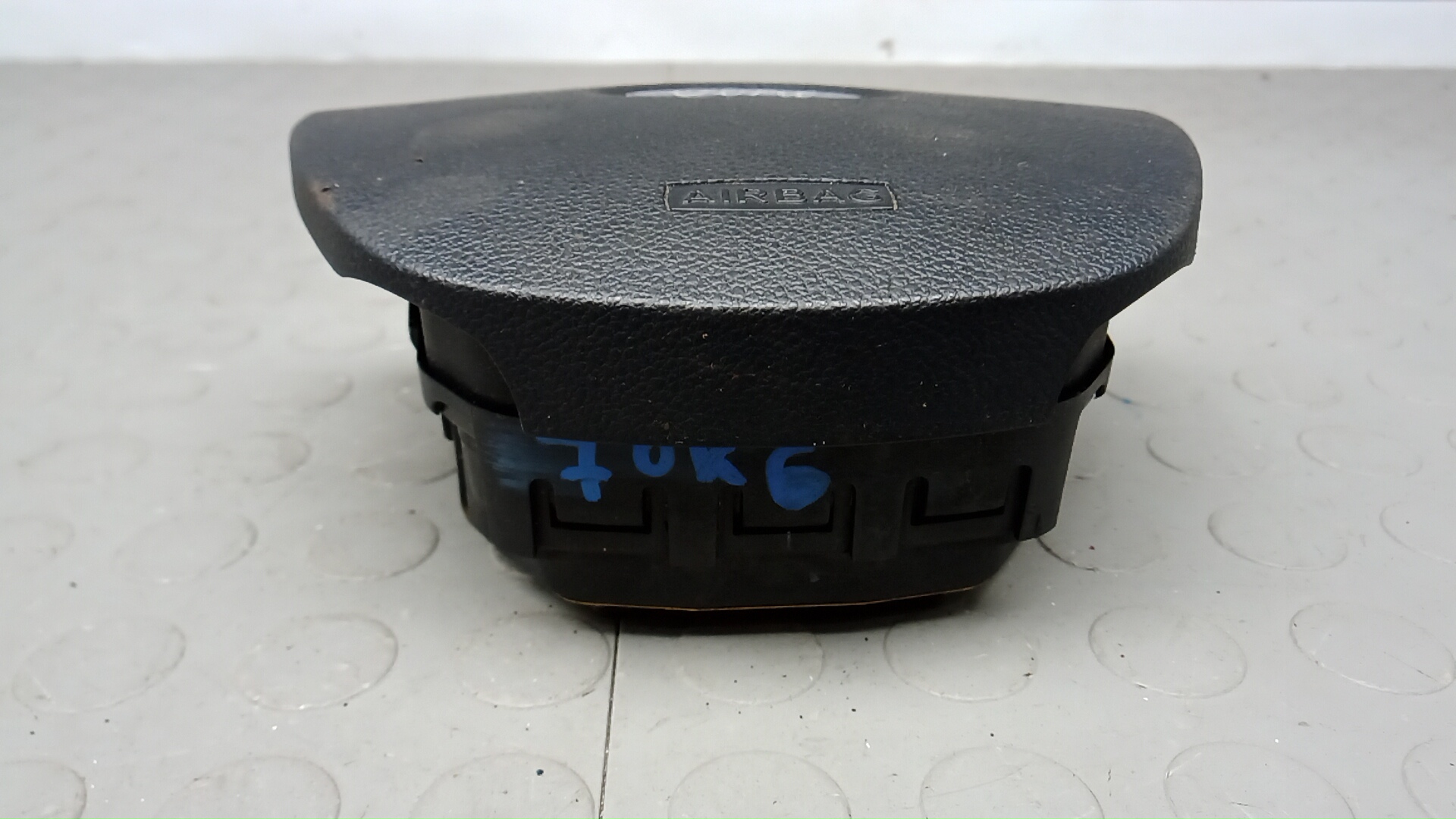 Подушка безопасности в рулевое колесо