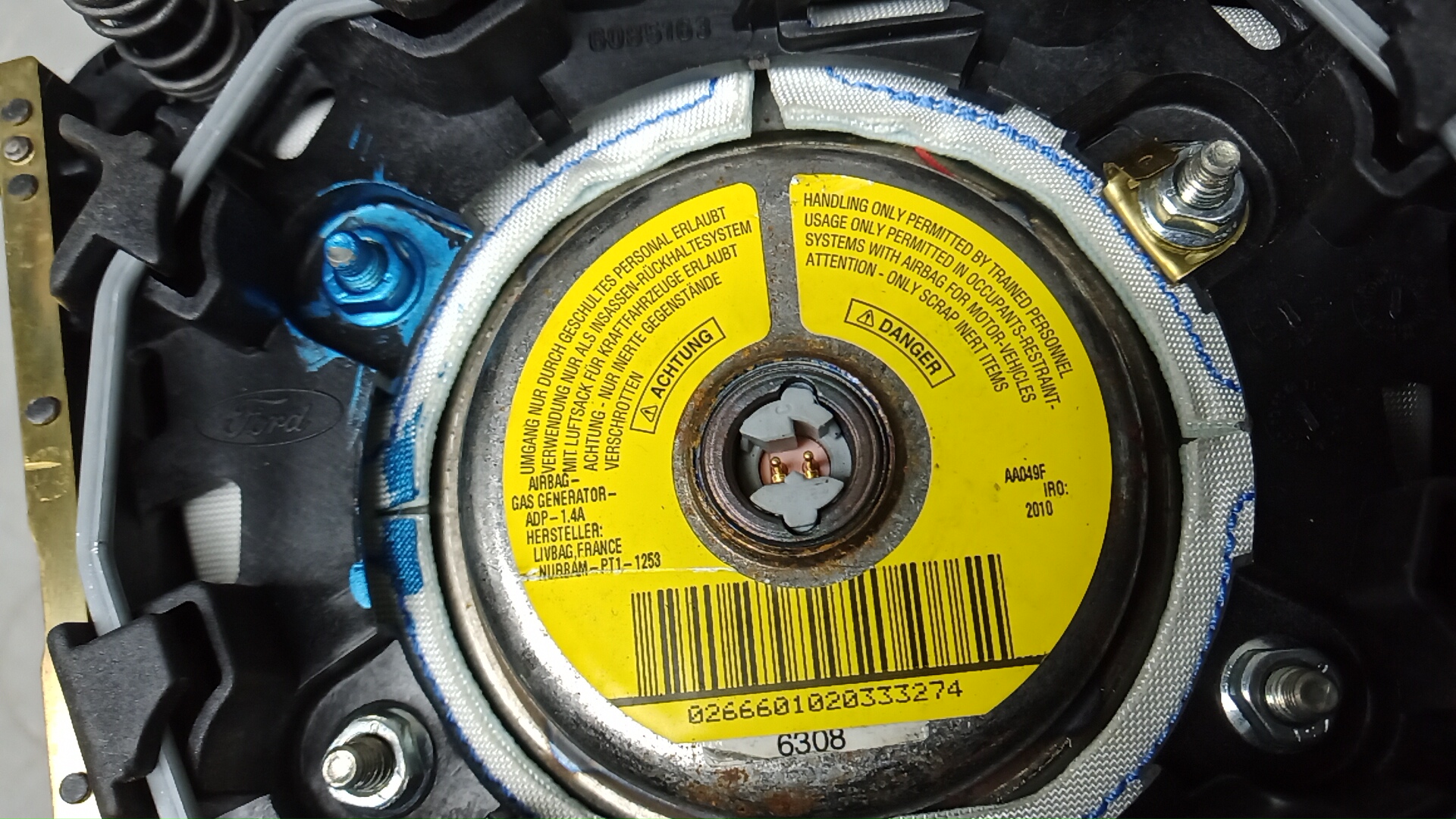 Подушка безопасности в рулевое колесо