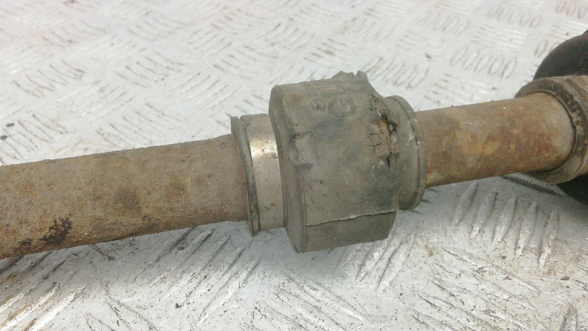 Полуось передняя левая