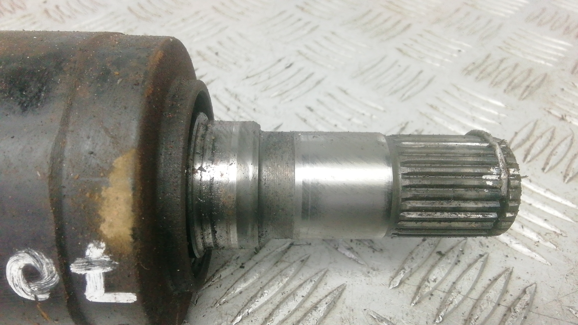 Полуось передняя левая