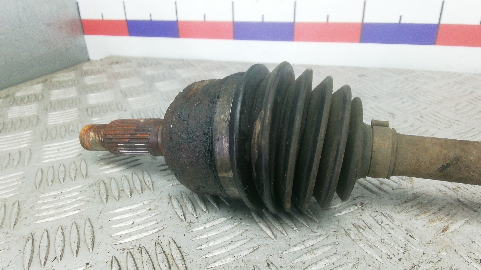 Полуось передняя левая