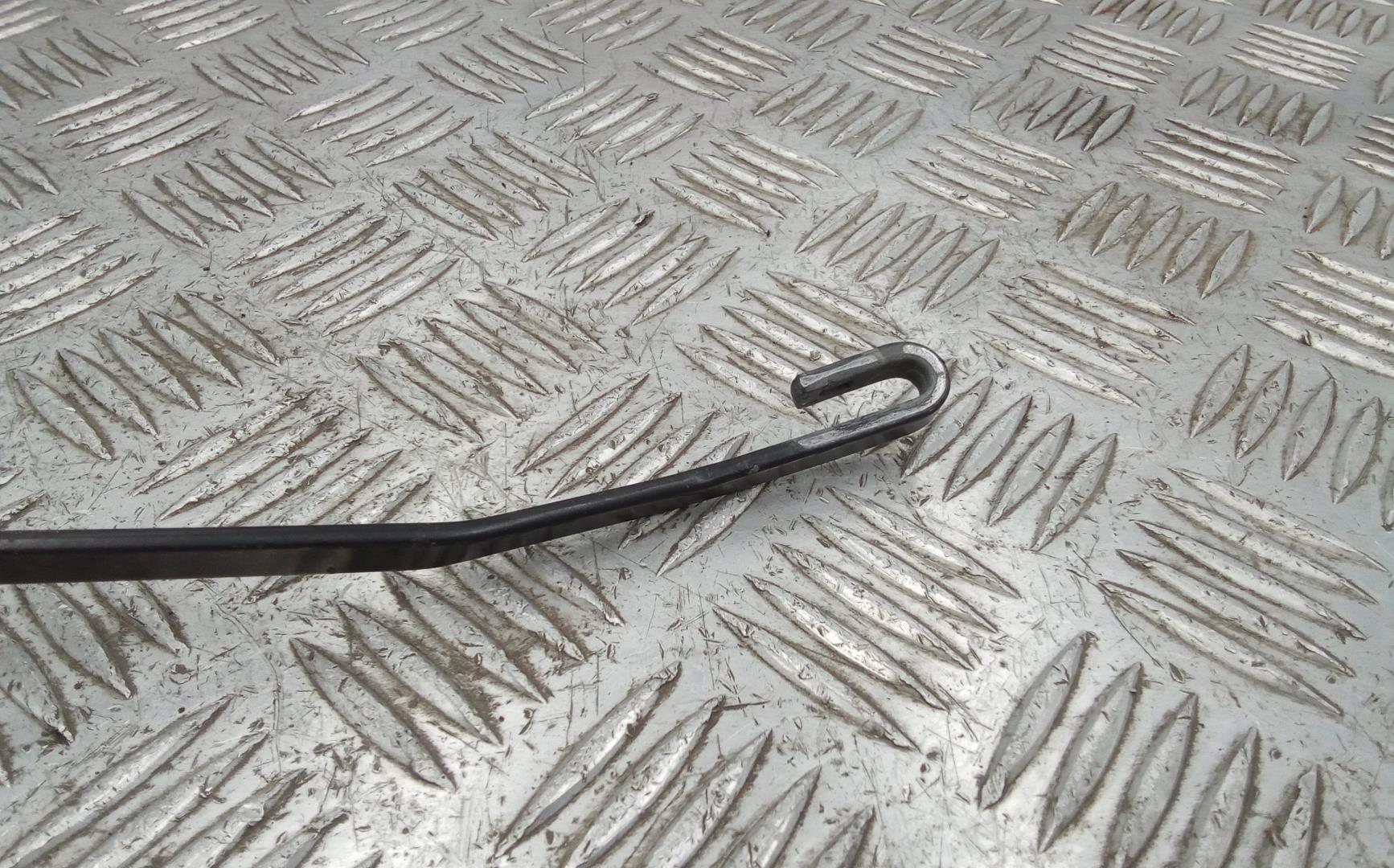 Поводок стеклоочистителя переднего