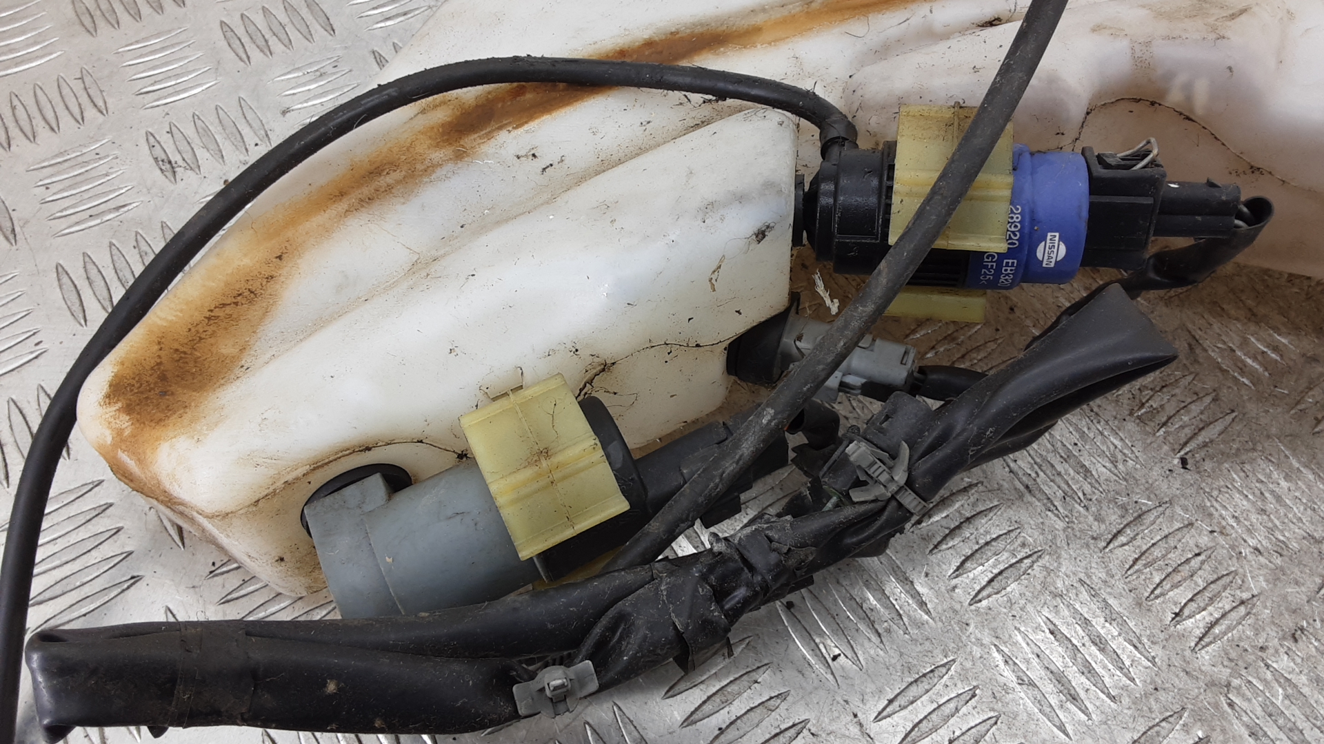 Бачок омывателя лобового стекла