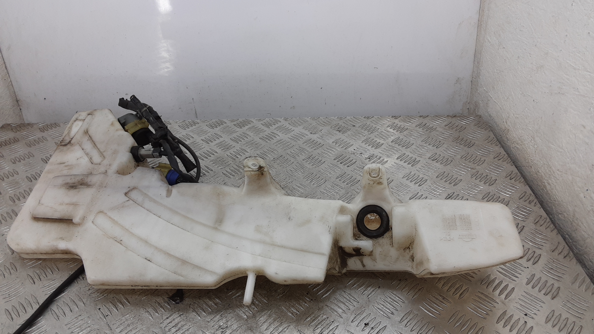 Бачок омывателя лобового стекла