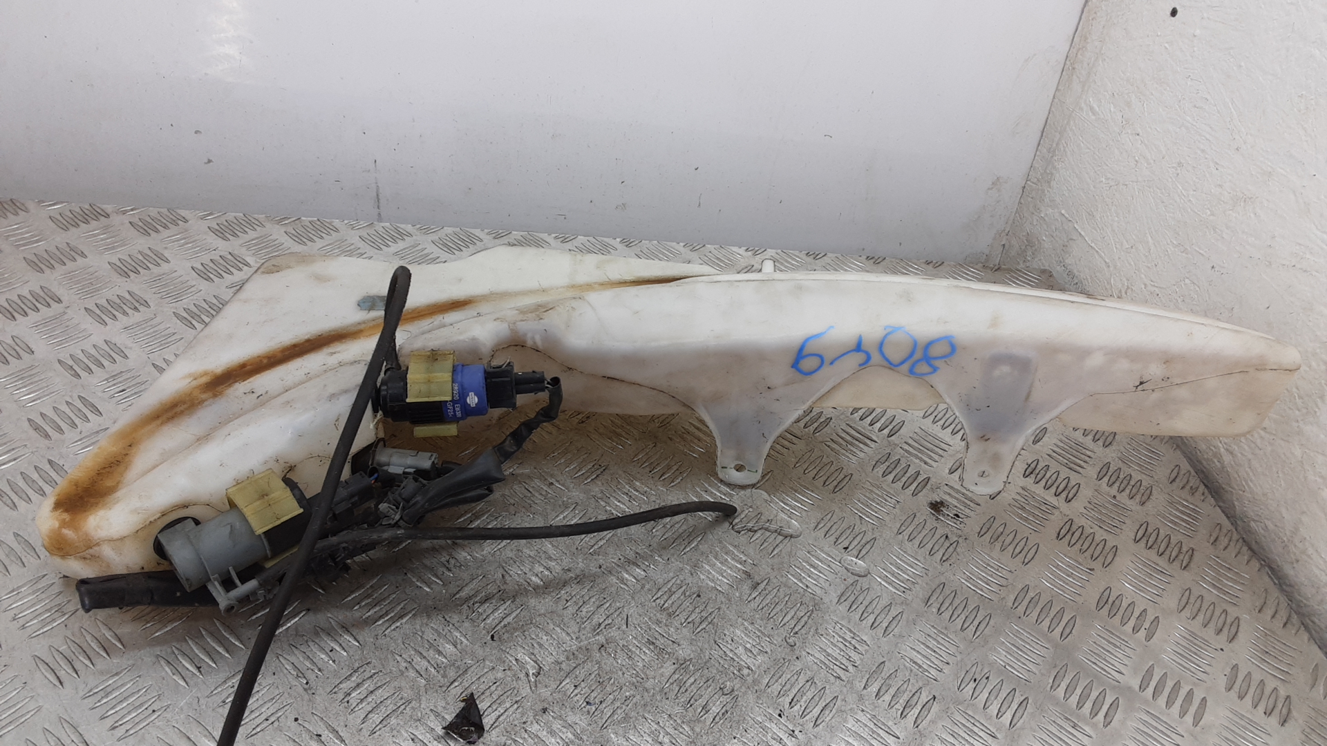 Бачок омывателя лобового стекла