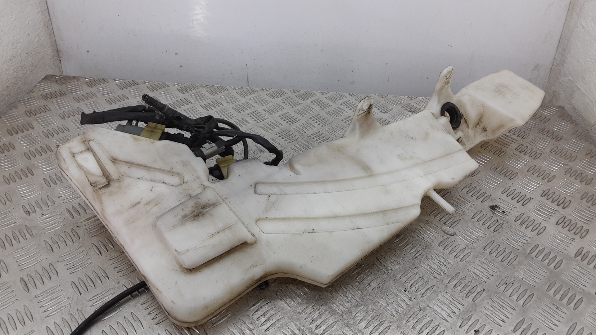 Бачок омывателя лобового стекла