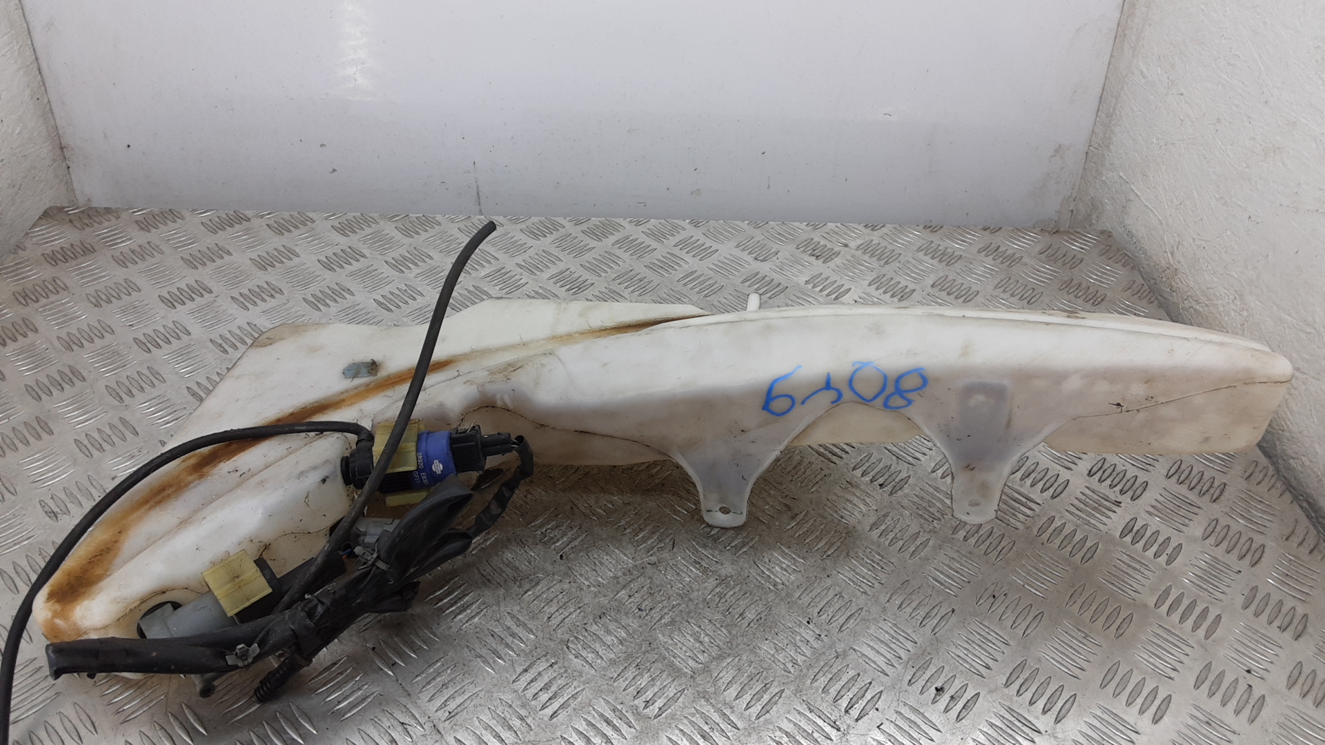 Бачок омывателя лобового стекла