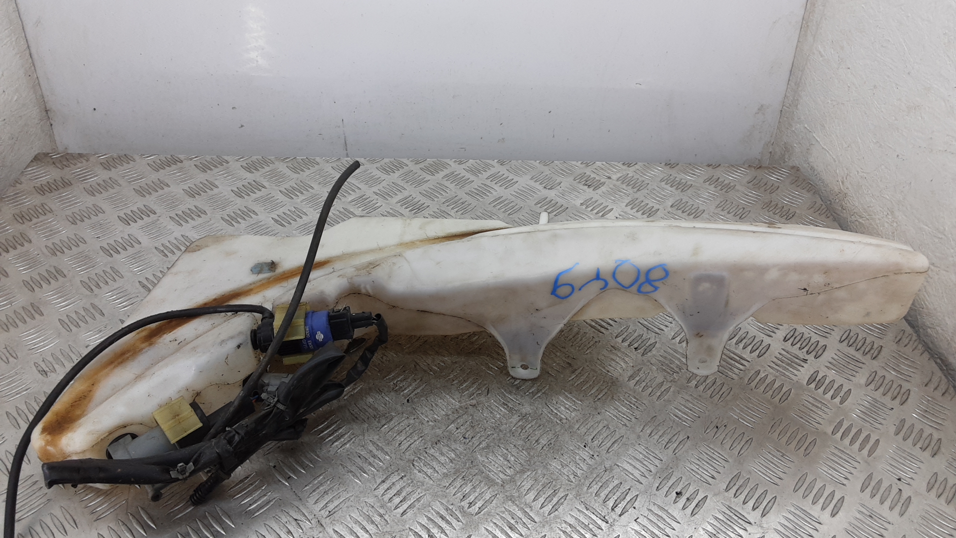 Бачок омывателя лобового стекла