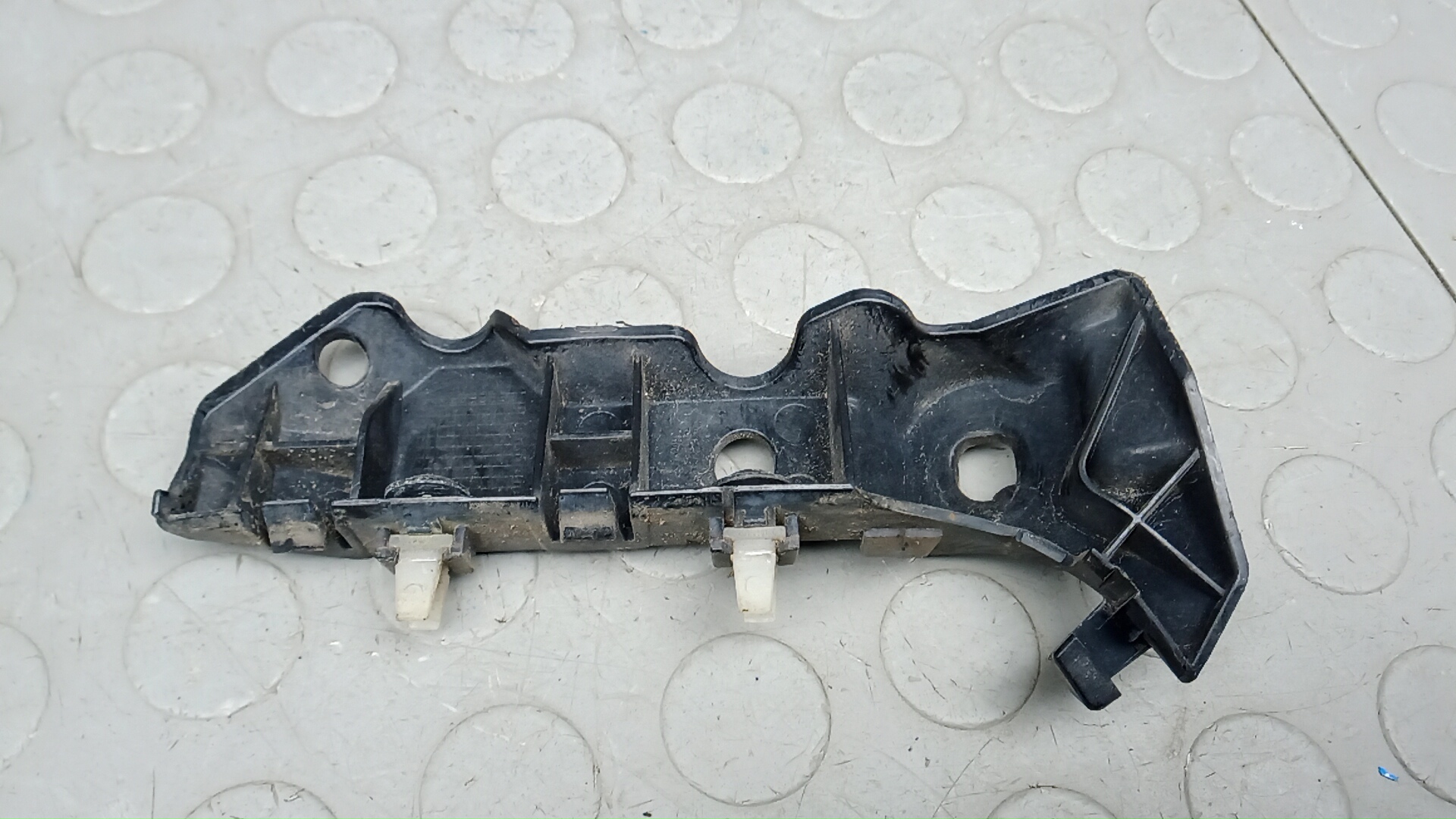 Кронштейн переднего бампера