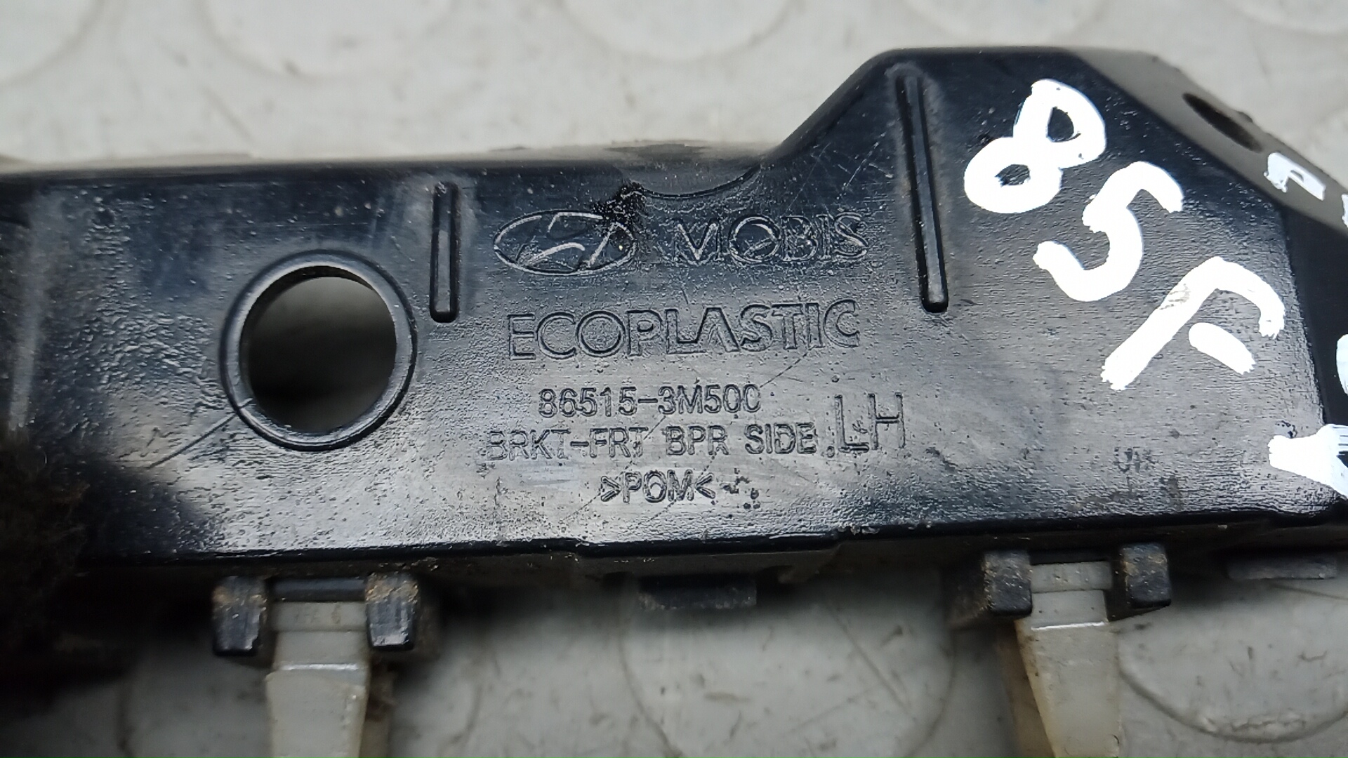 Кронштейн переднего бампера