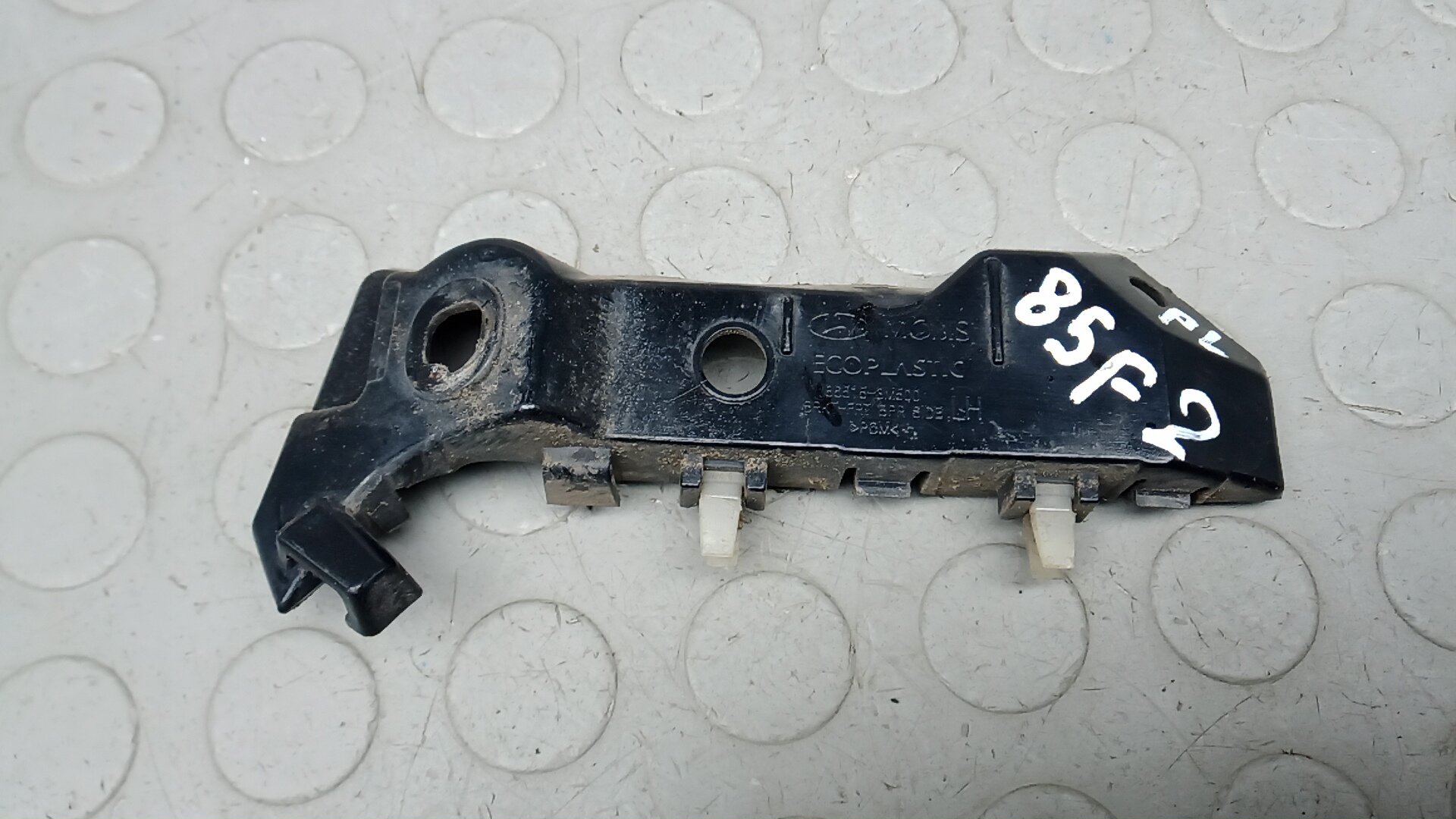 Кронштейн переднего бампера