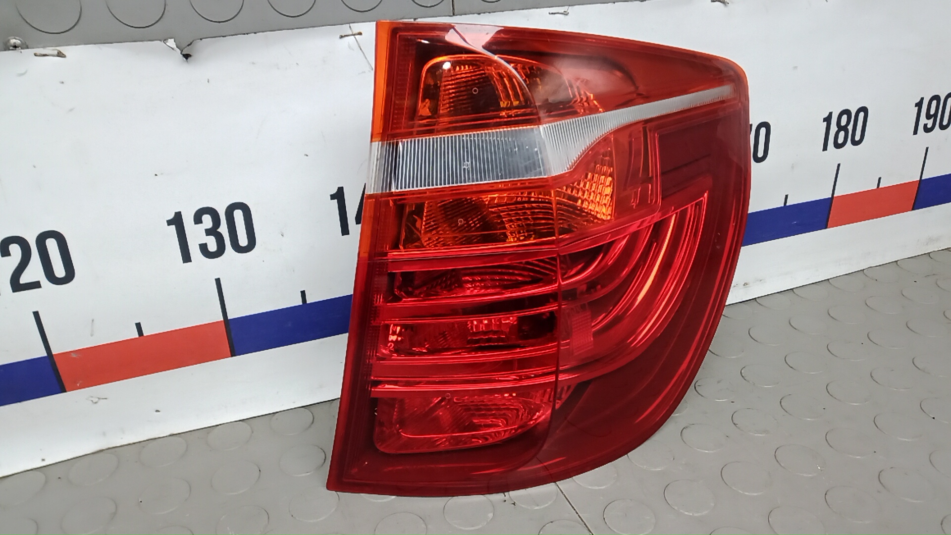 Фонарь задний правый