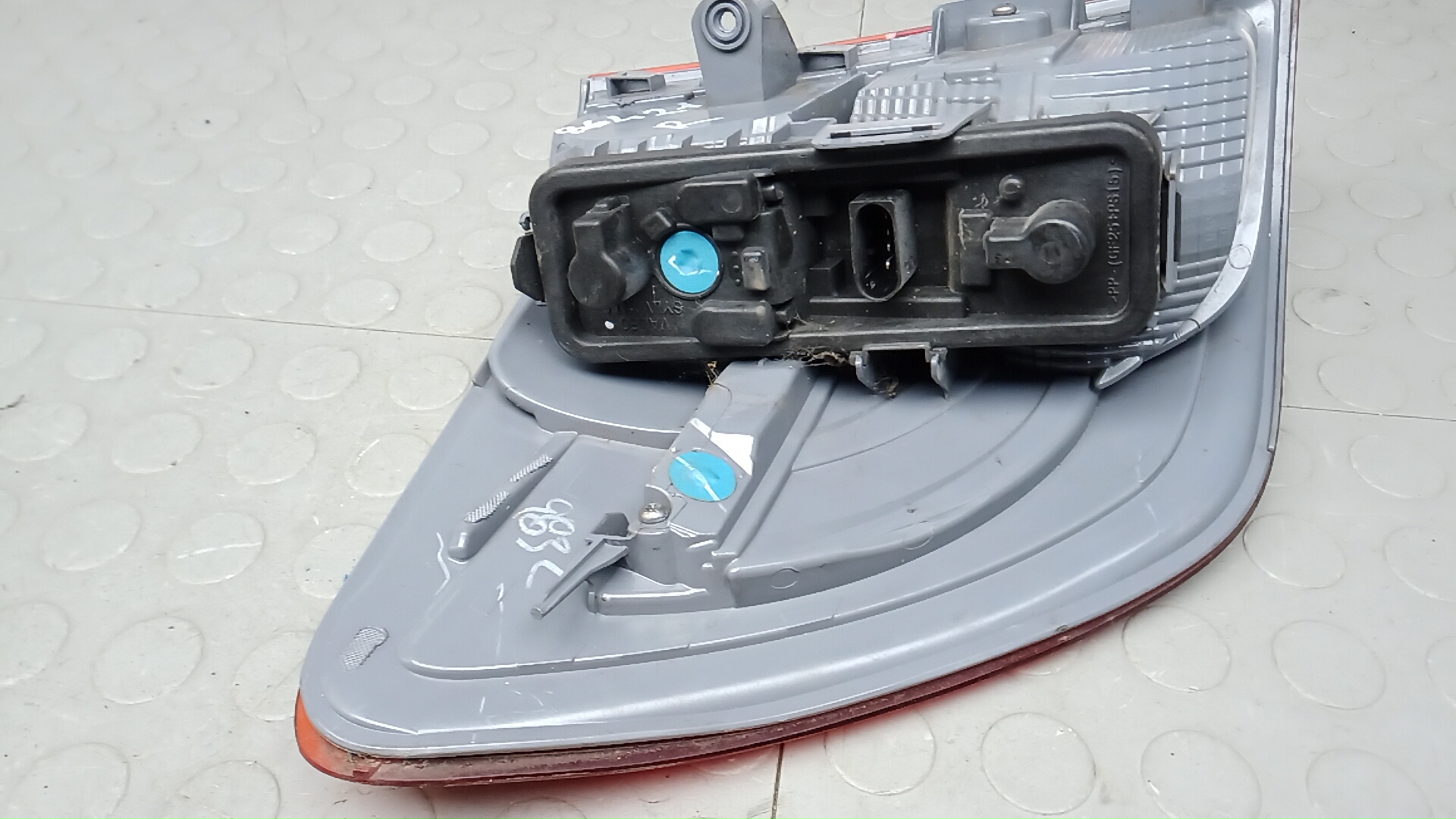 Фонарь задний правый