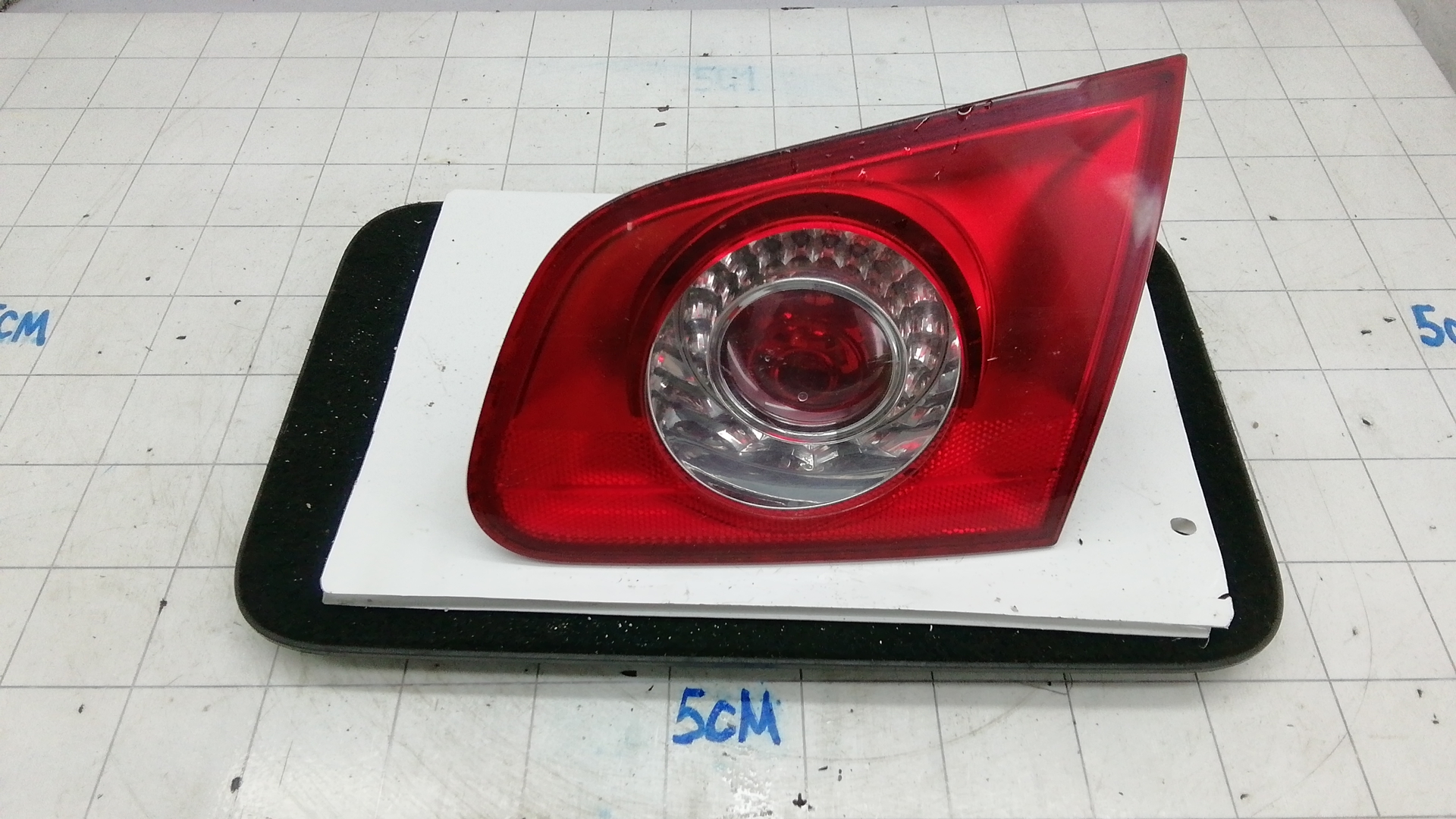 Фонарь задний внутренний правый