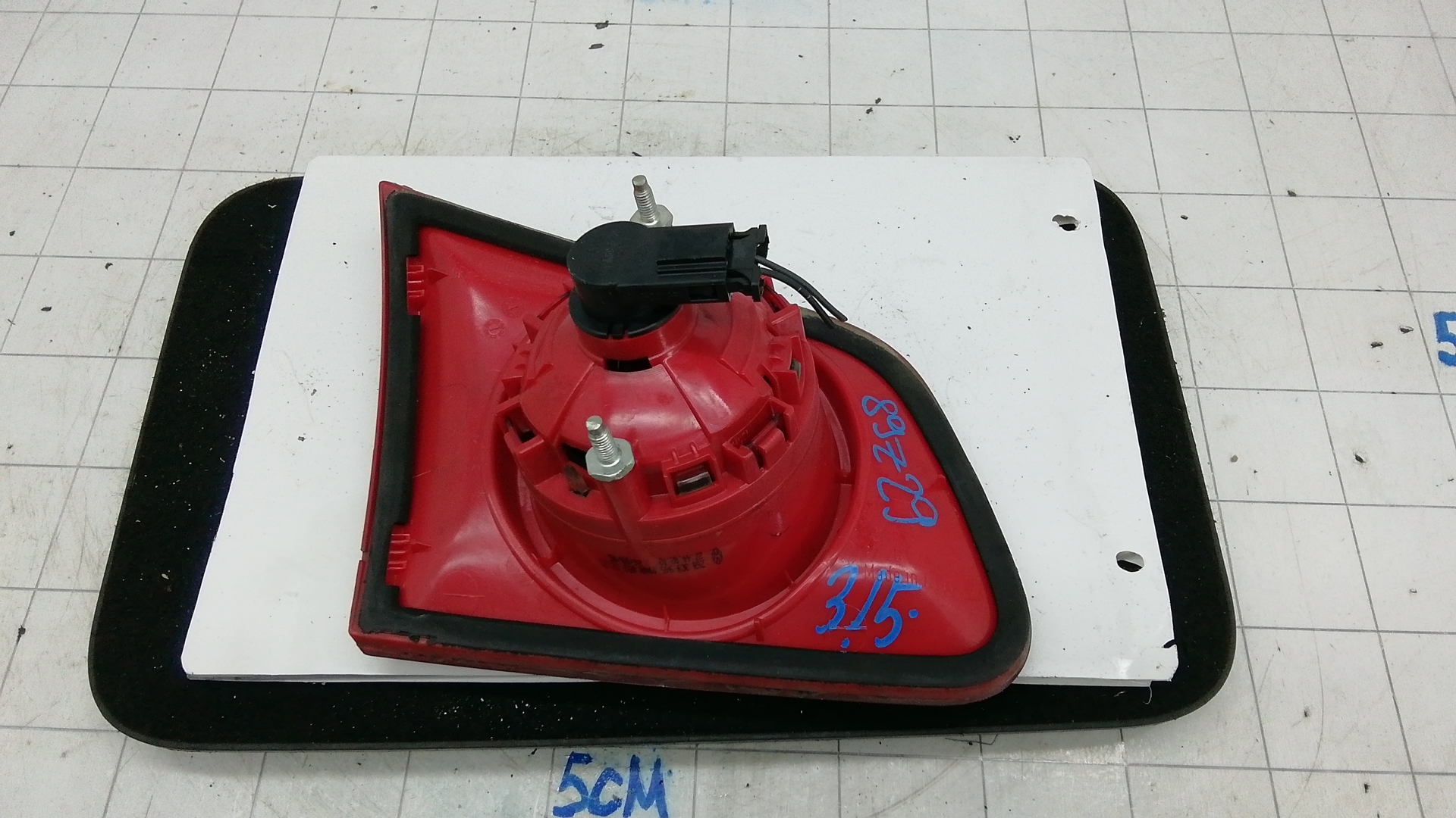 Фонарь задний внутренний правый