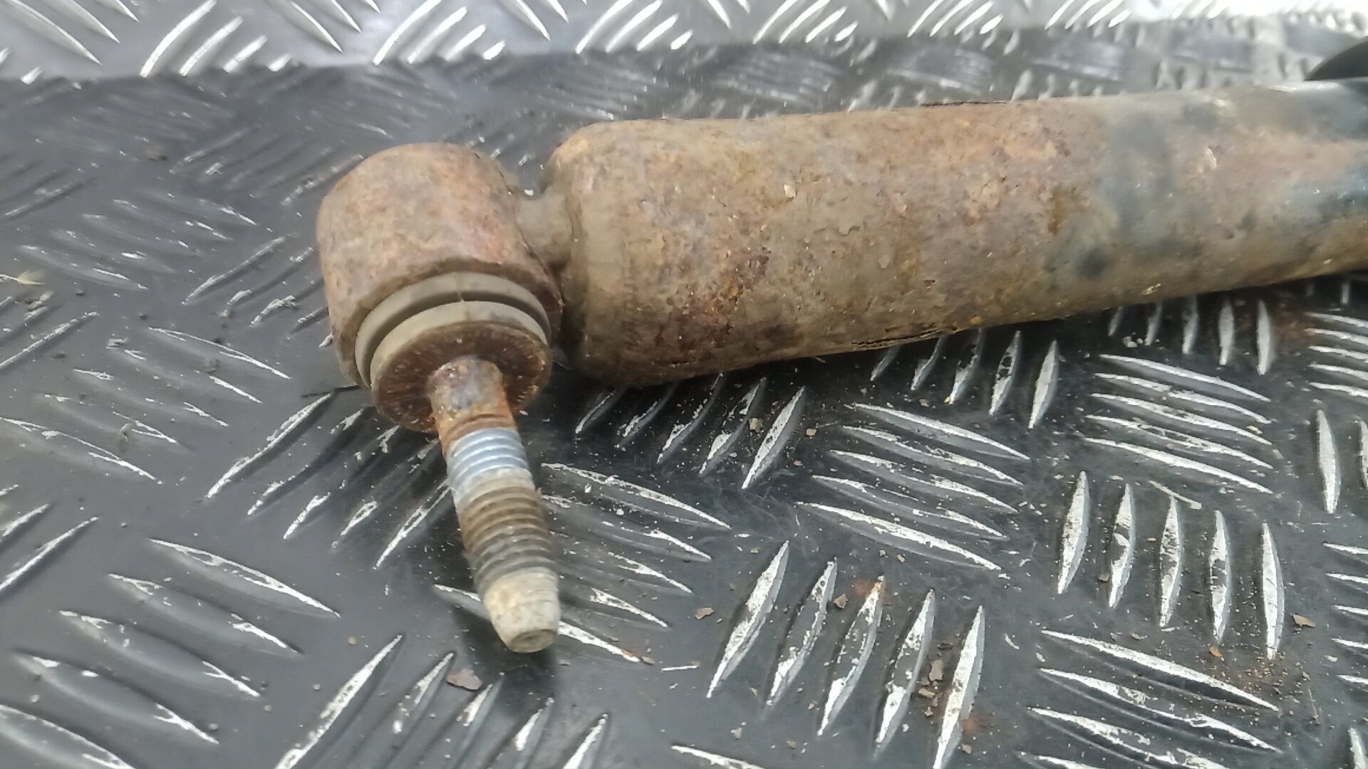 Амортизатор задний (стойка)