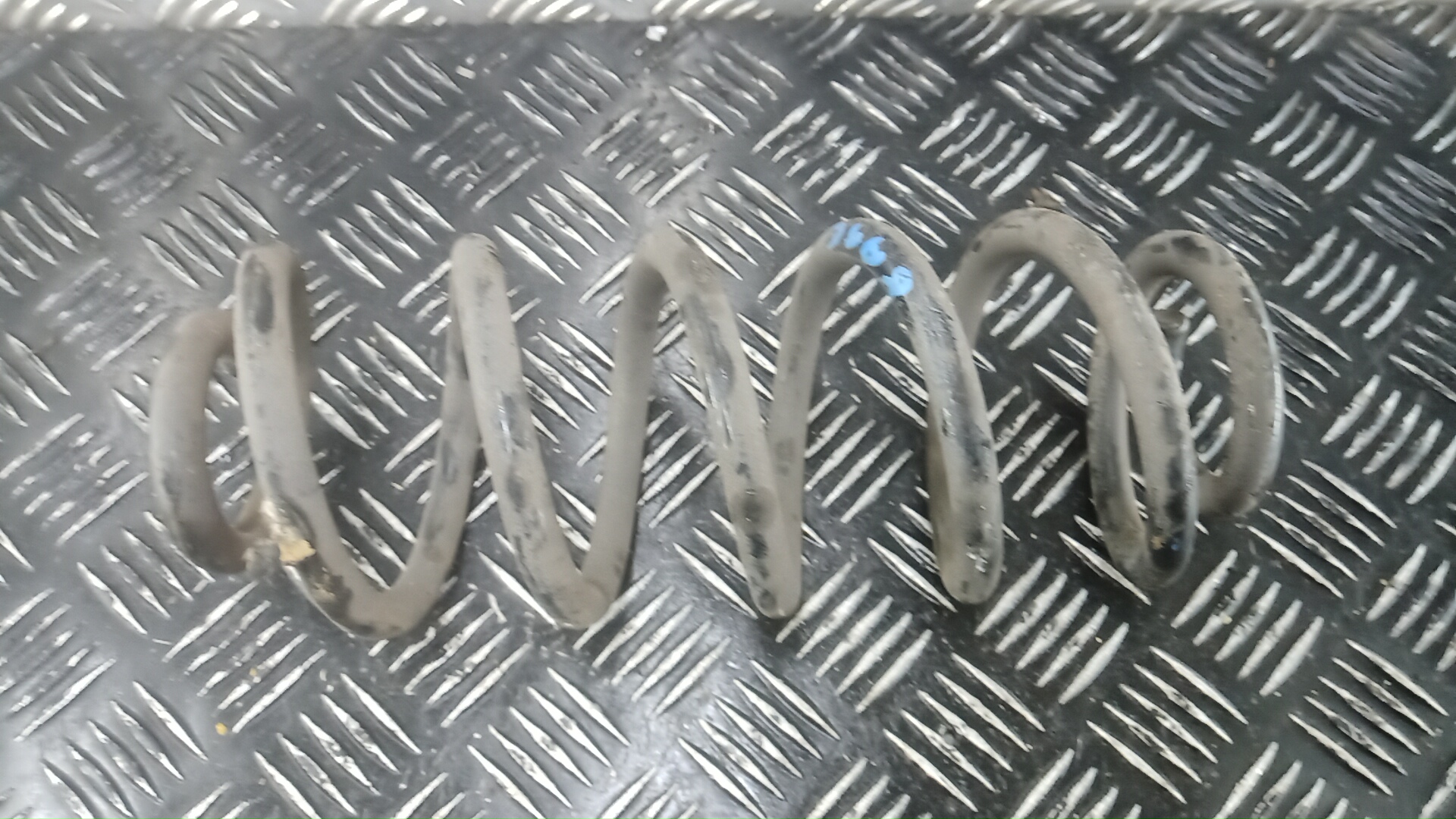 Пружина задняя