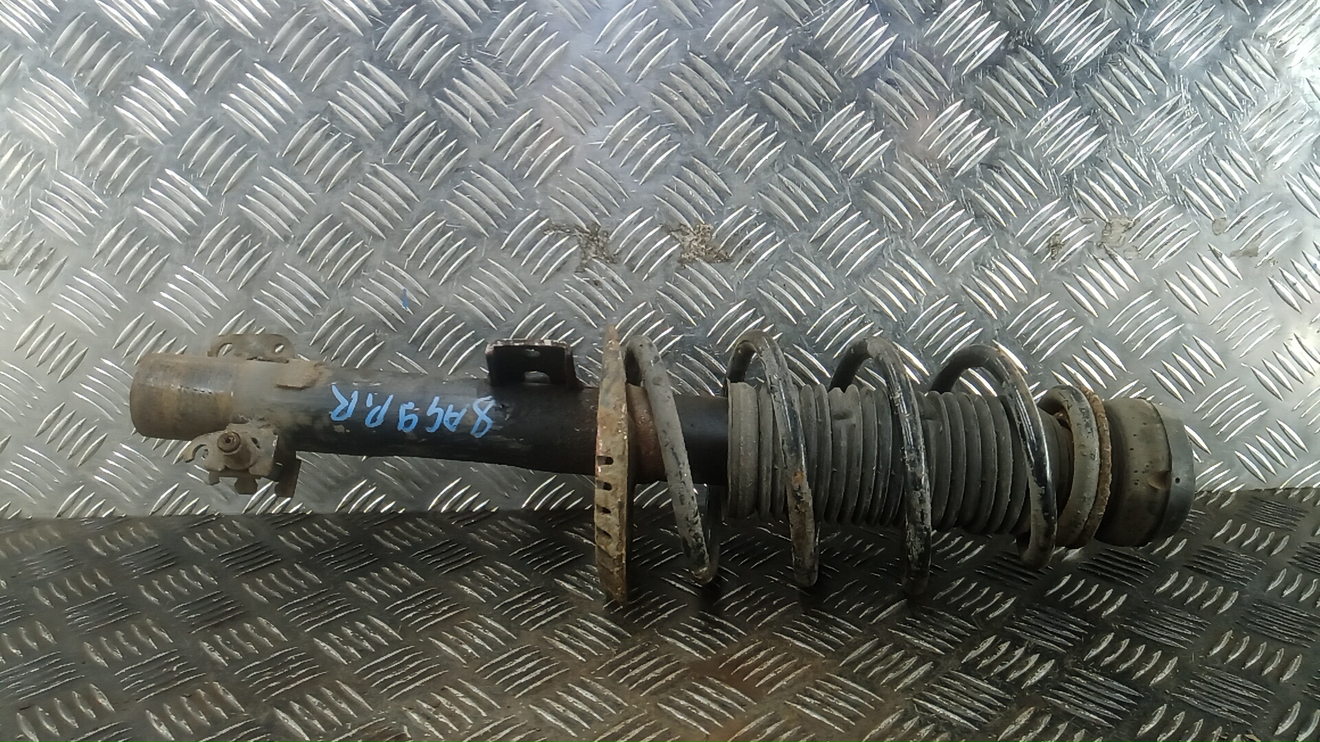 Амортизатор передний правый