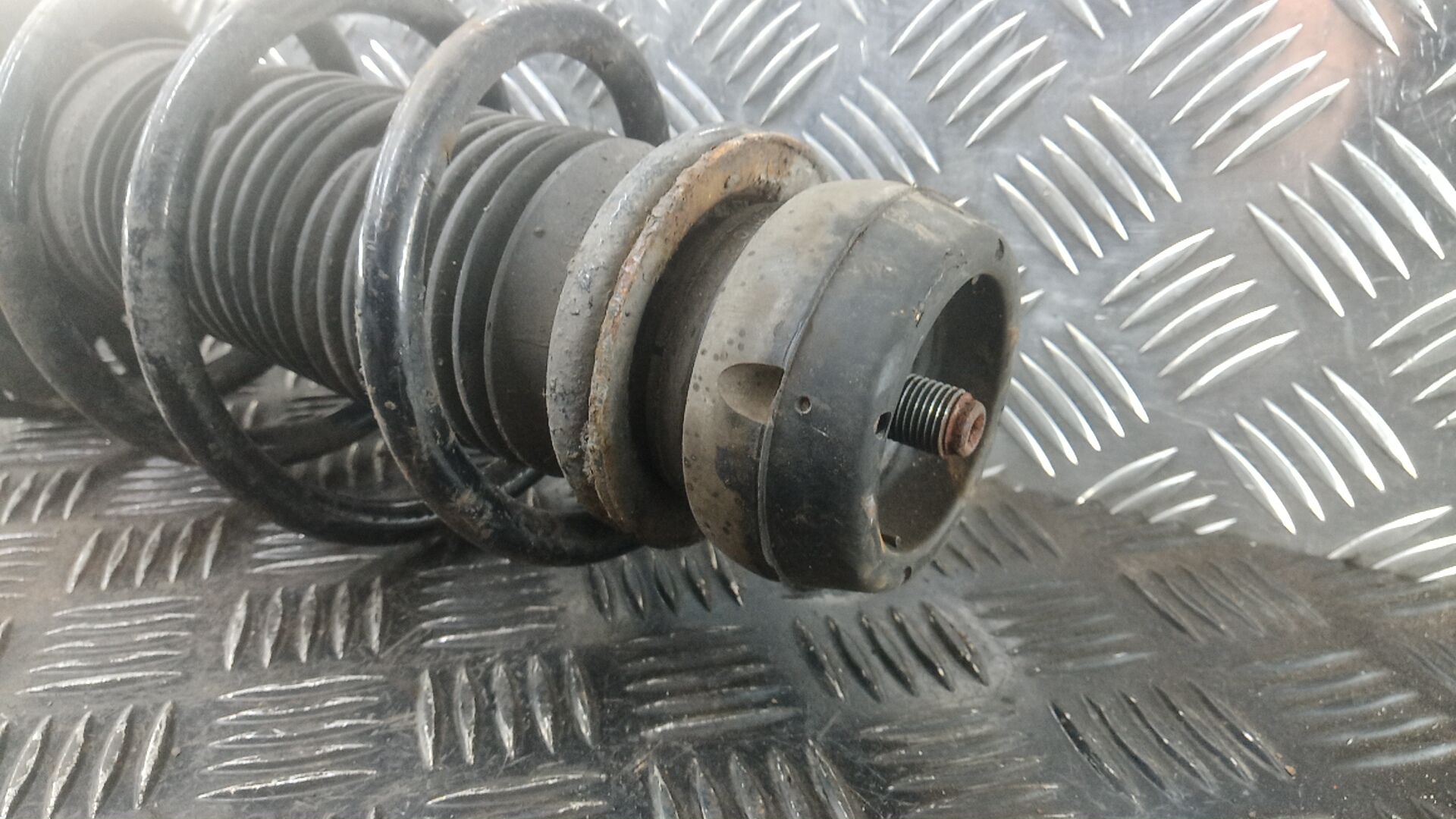 Амортизатор передний правый