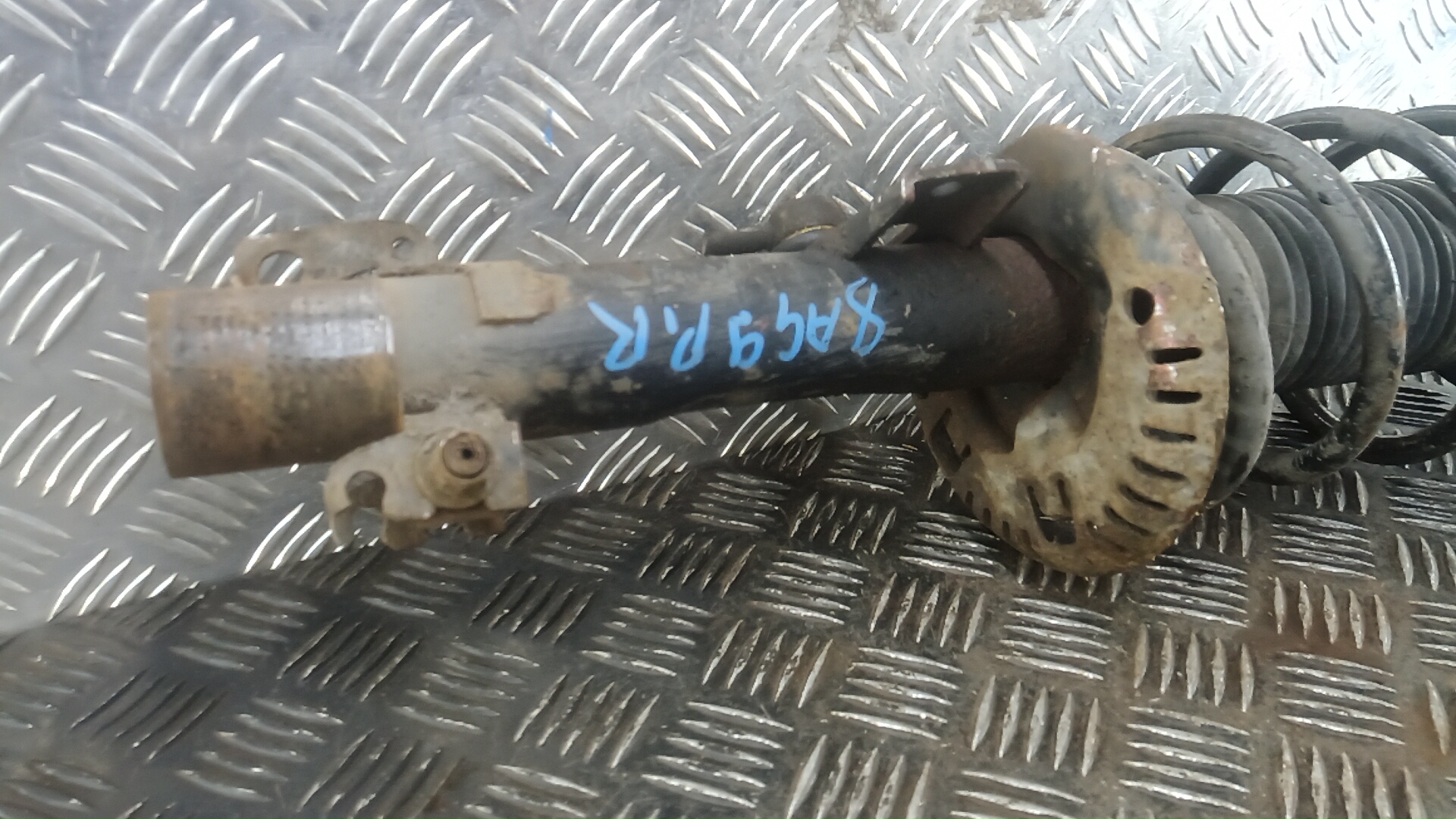 Амортизатор передний правый