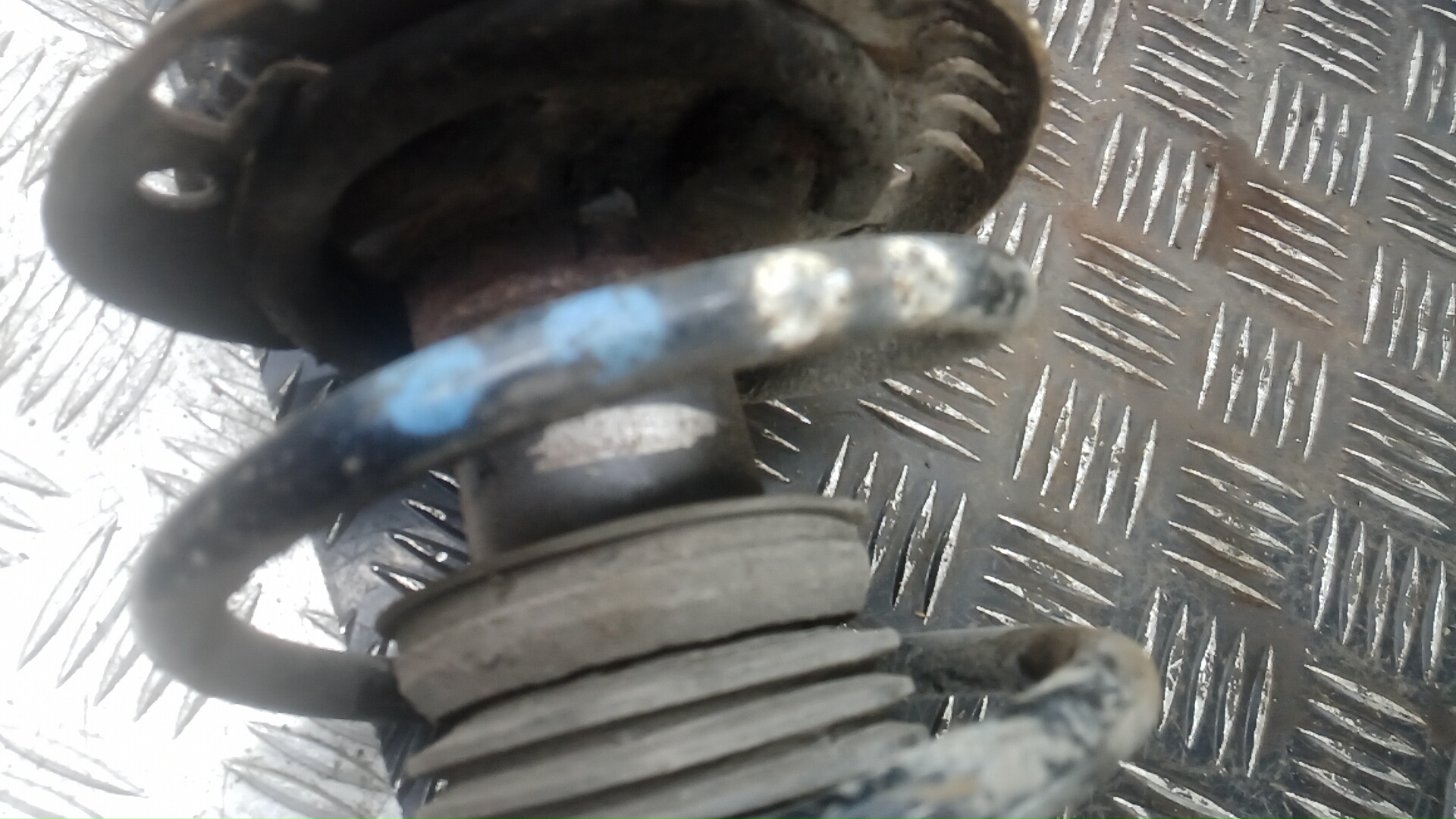 Амортизатор передний правый