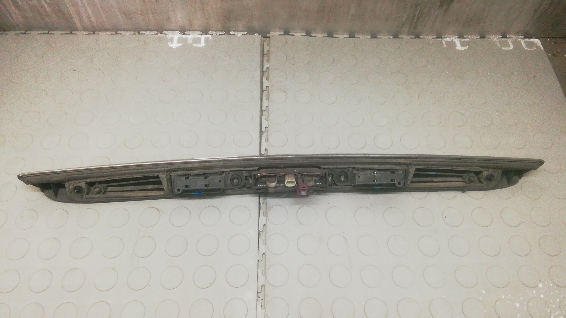 Кнопка открывания багажника