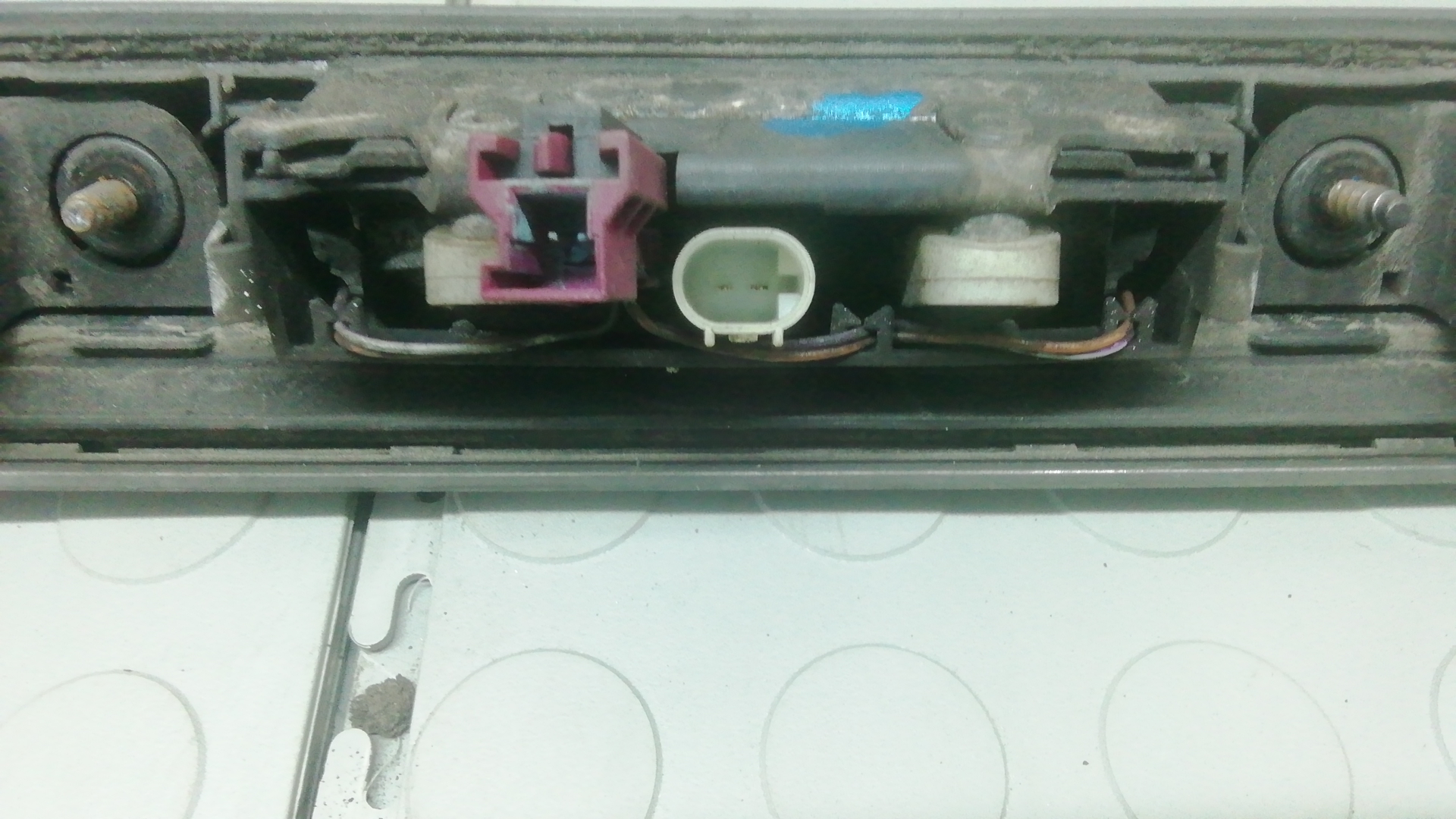 Кнопка открывания багажника