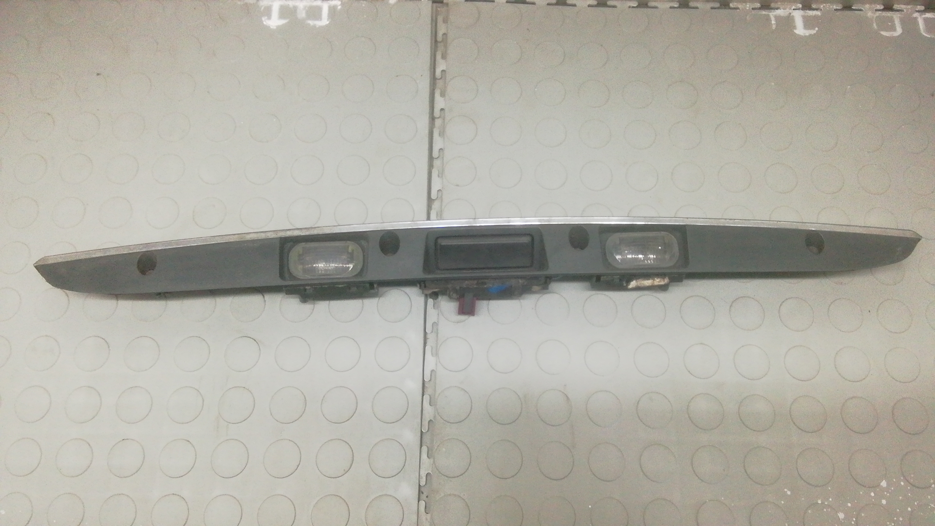 Кнопка открывания багажника