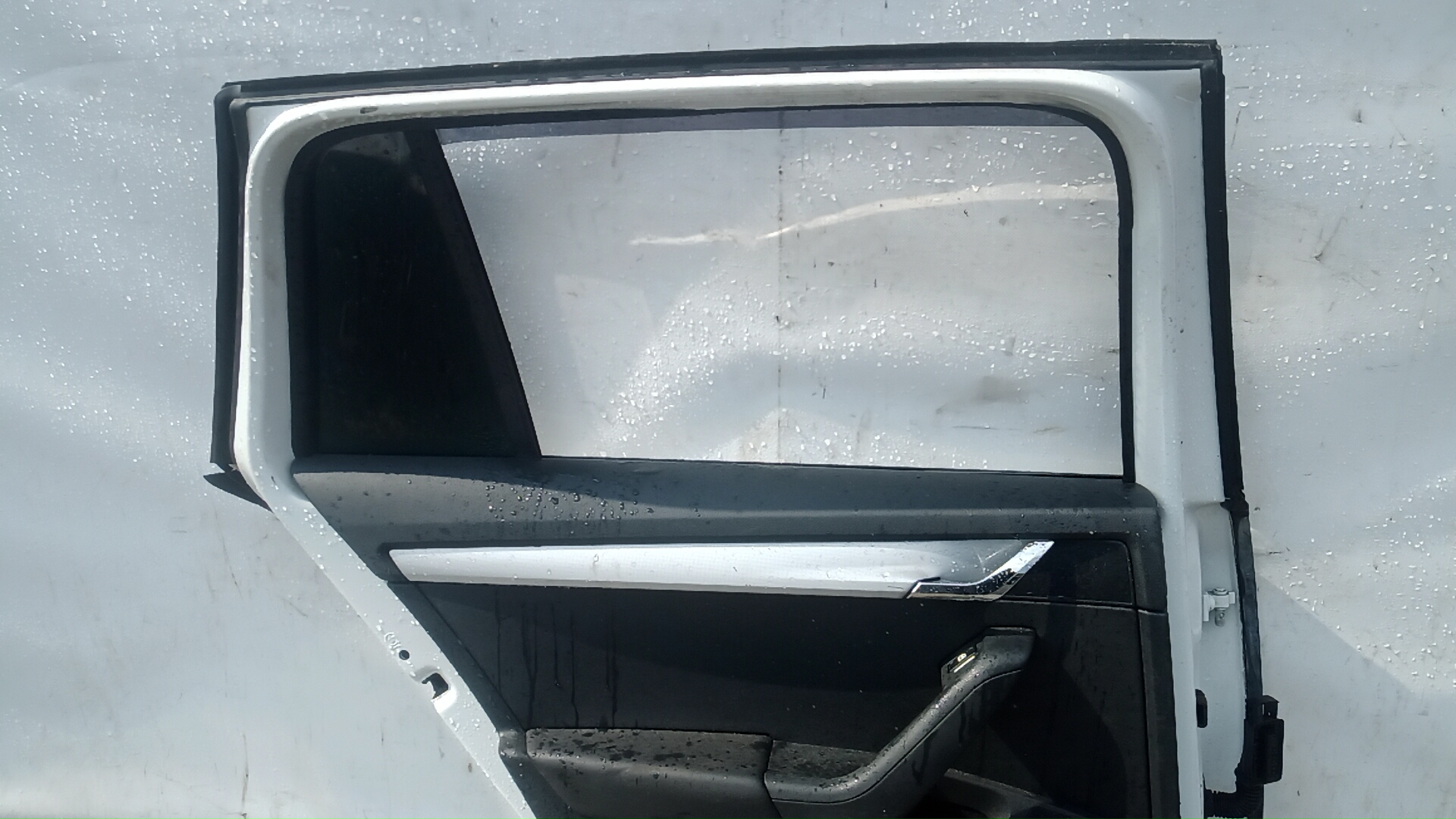 Дверь задняя левая