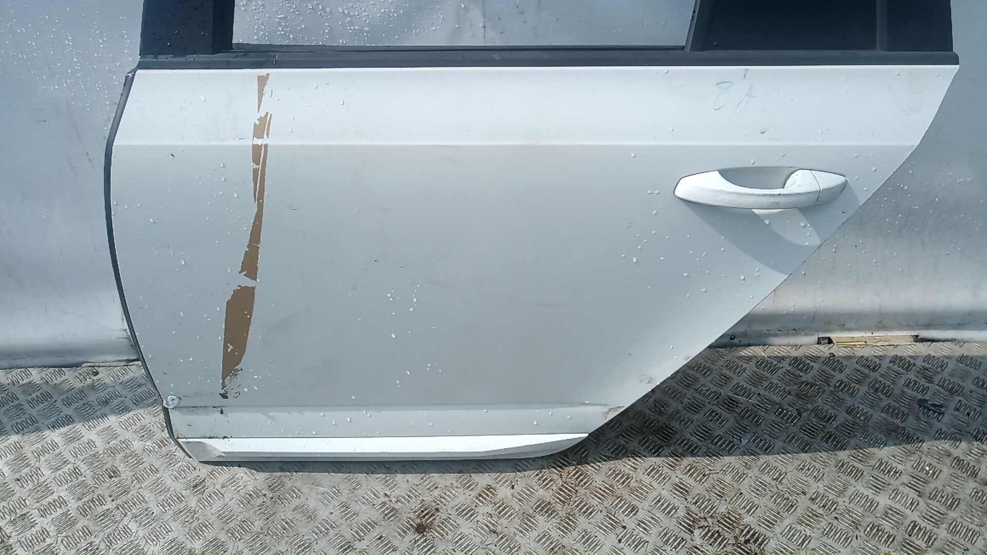 Дверь задняя левая