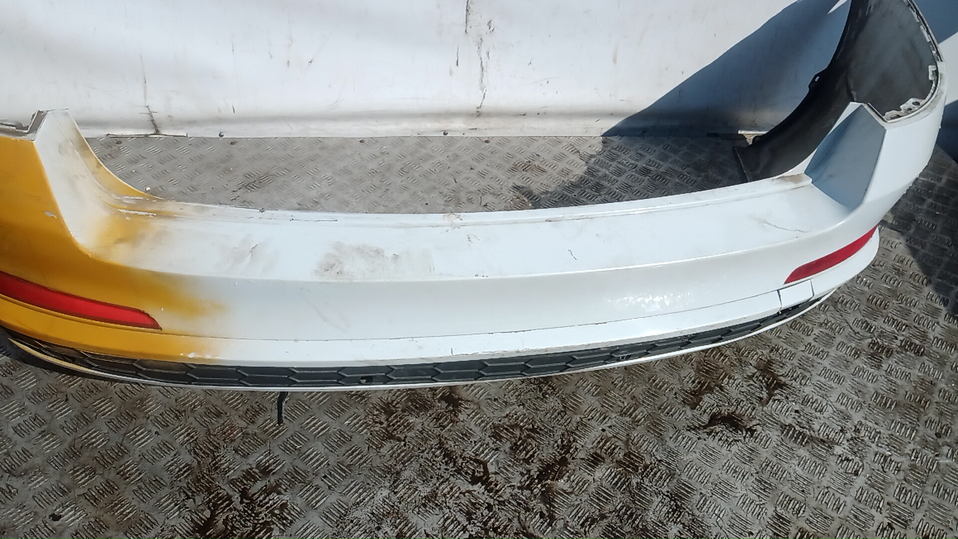 Бампер задний