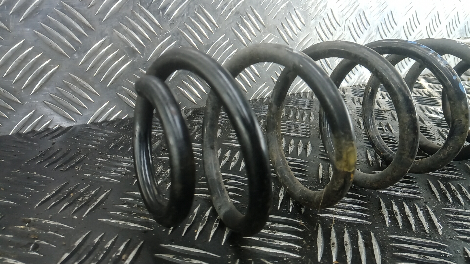 Пружина задняя