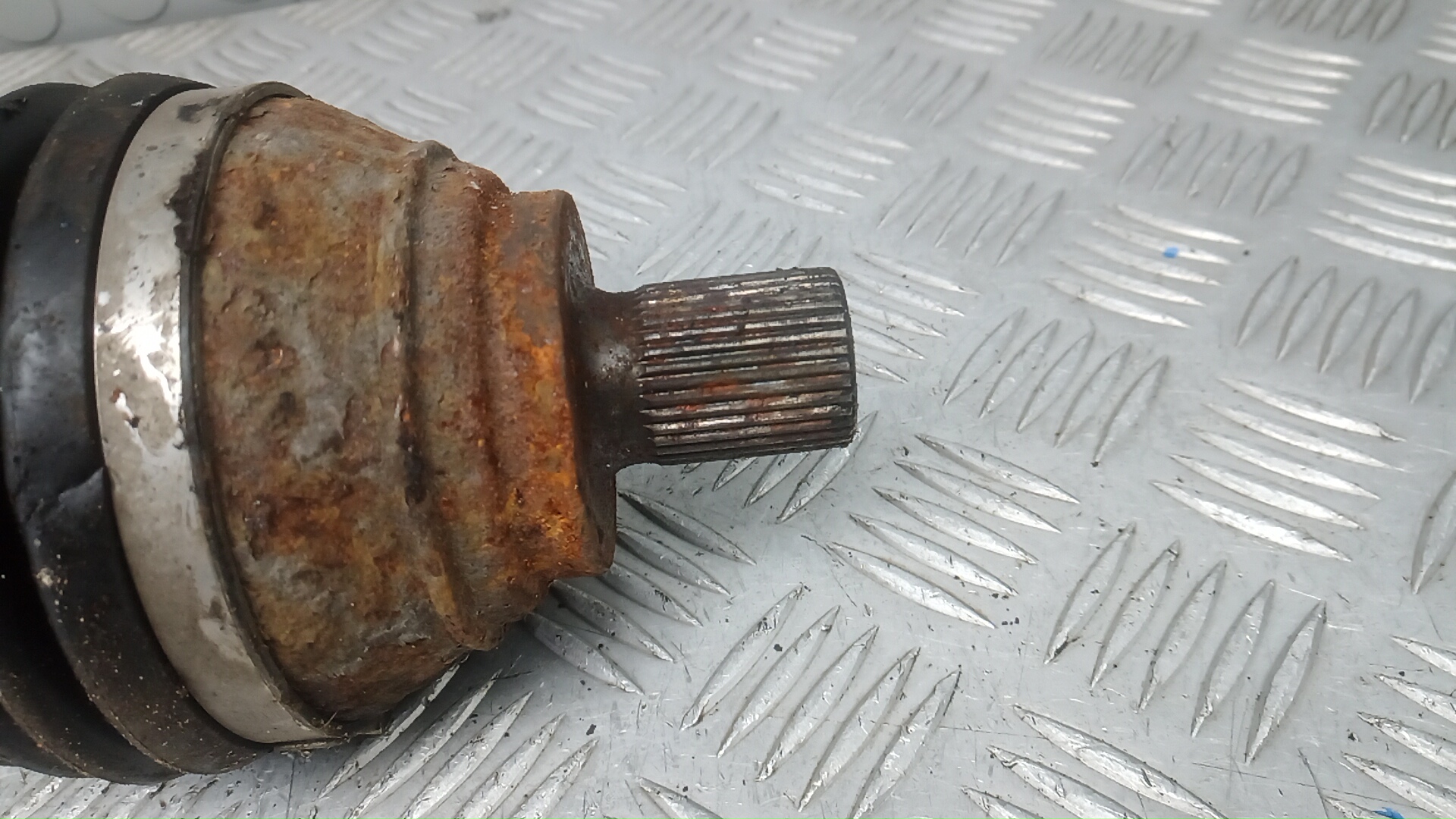 Полуось передняя левая