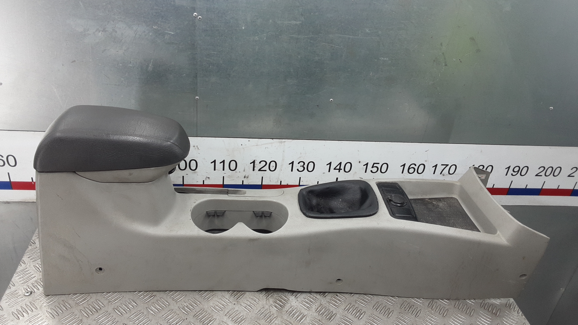 Подлокотник