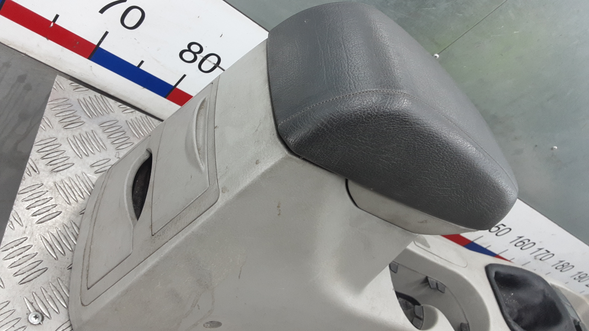 Подлокотник