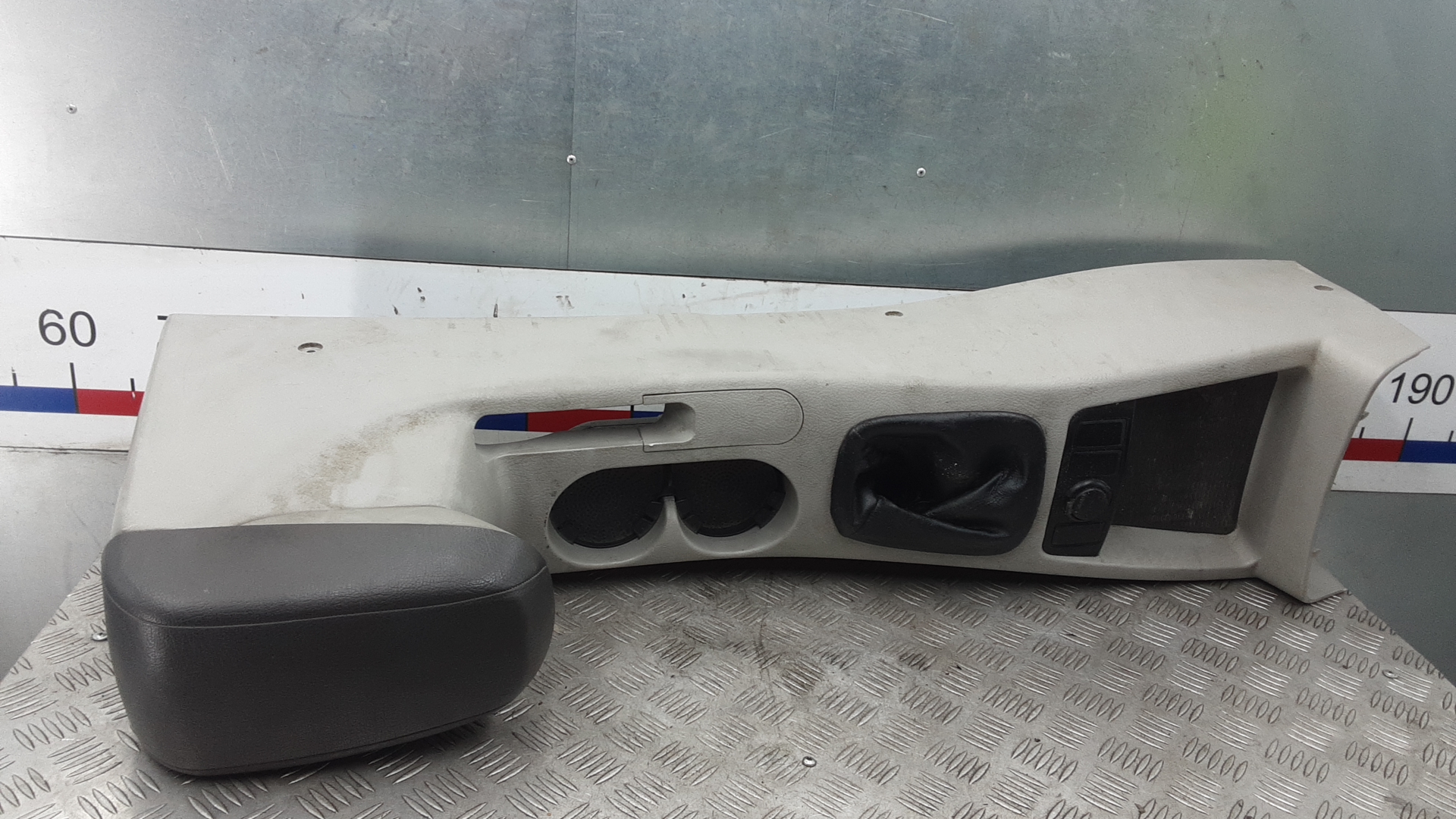 Подлокотник