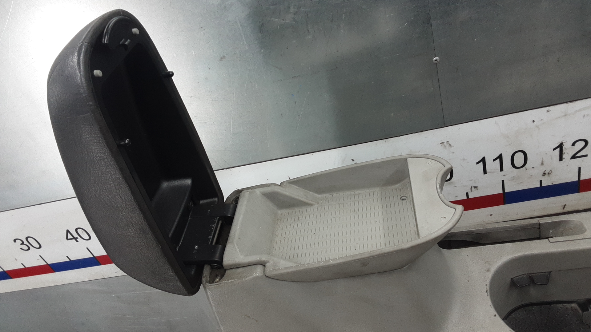 Подлокотник