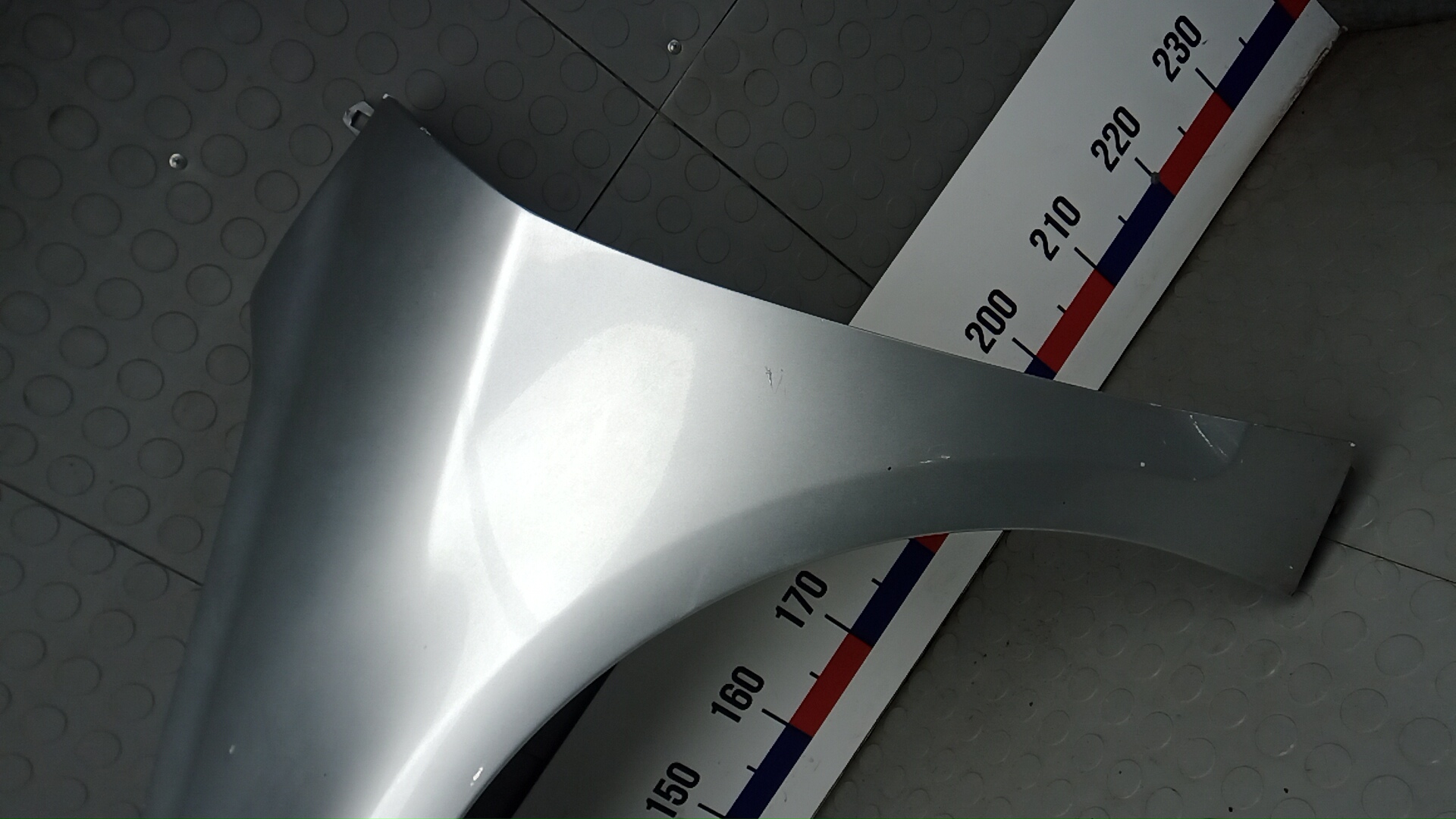 Крыло переднее левое