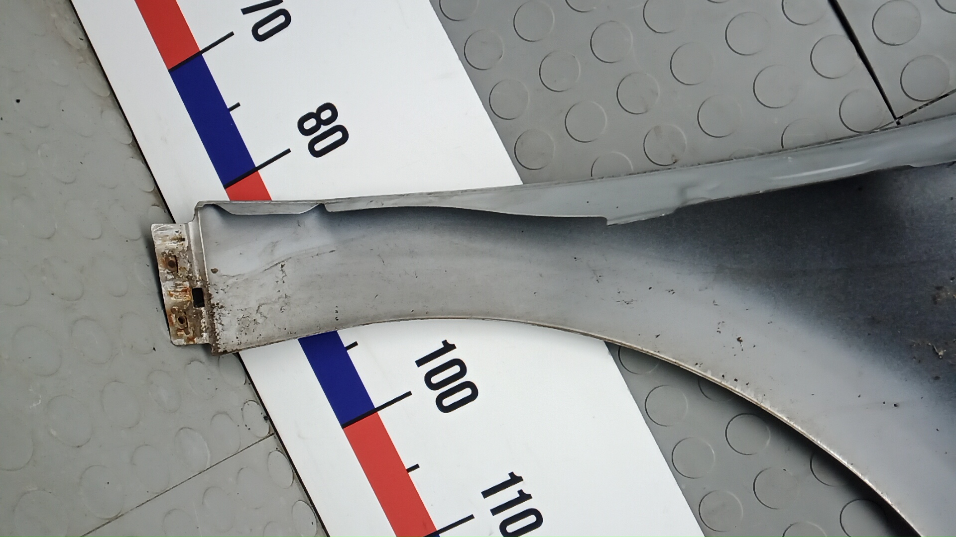 Крыло переднее левое