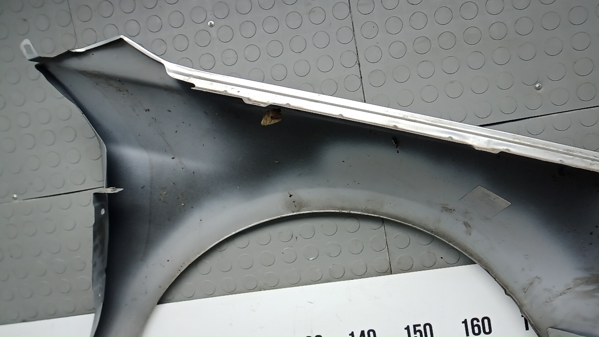 Крыло переднее левое