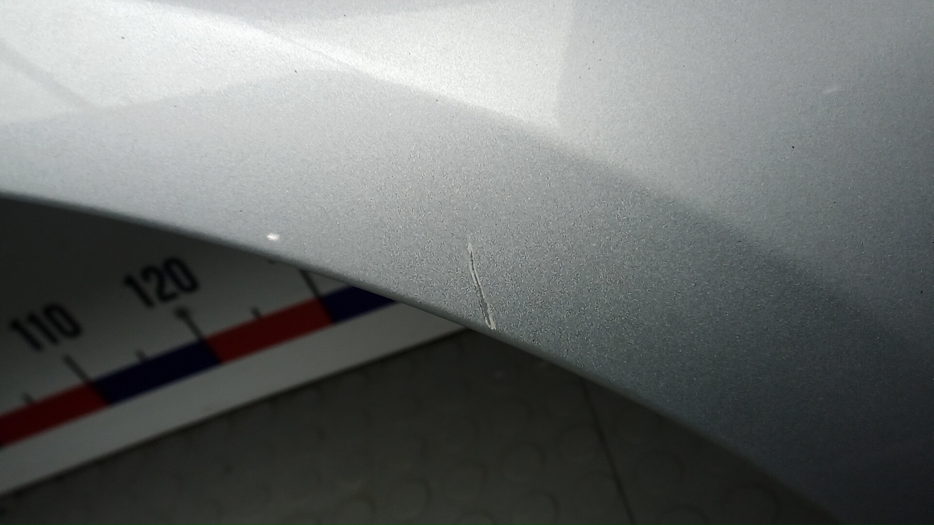 Крыло переднее правое