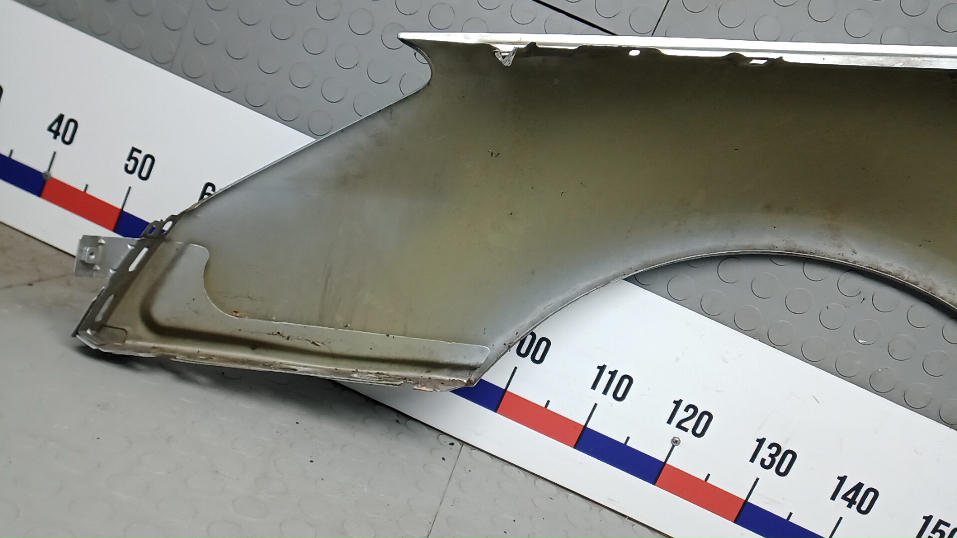 Крыло переднее правое