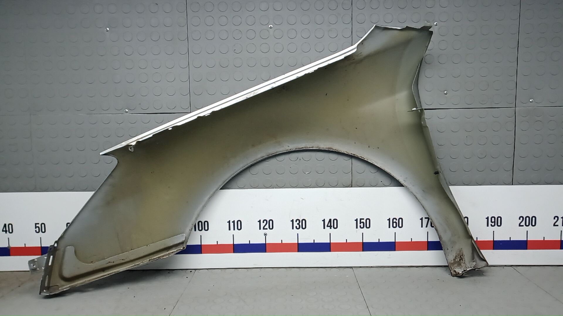 Крыло переднее правое