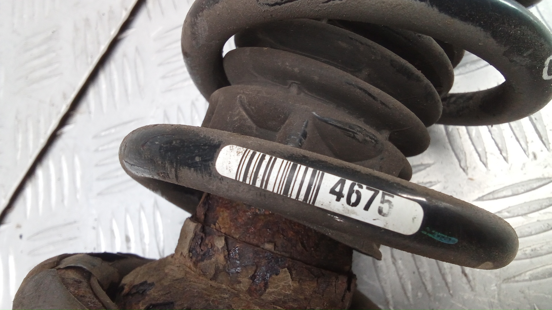 Амортизатор передний левый