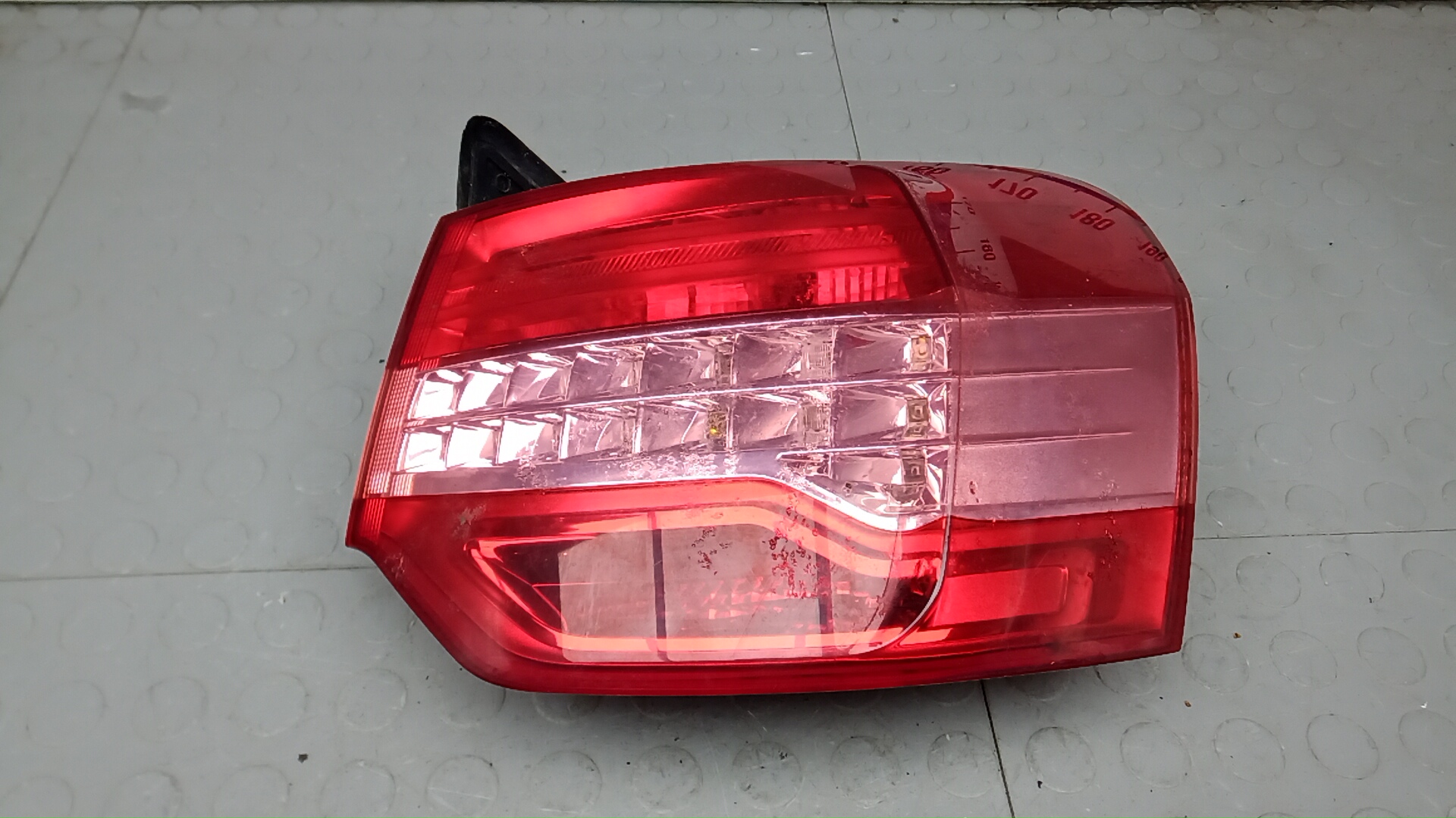 Фонарь задний правый