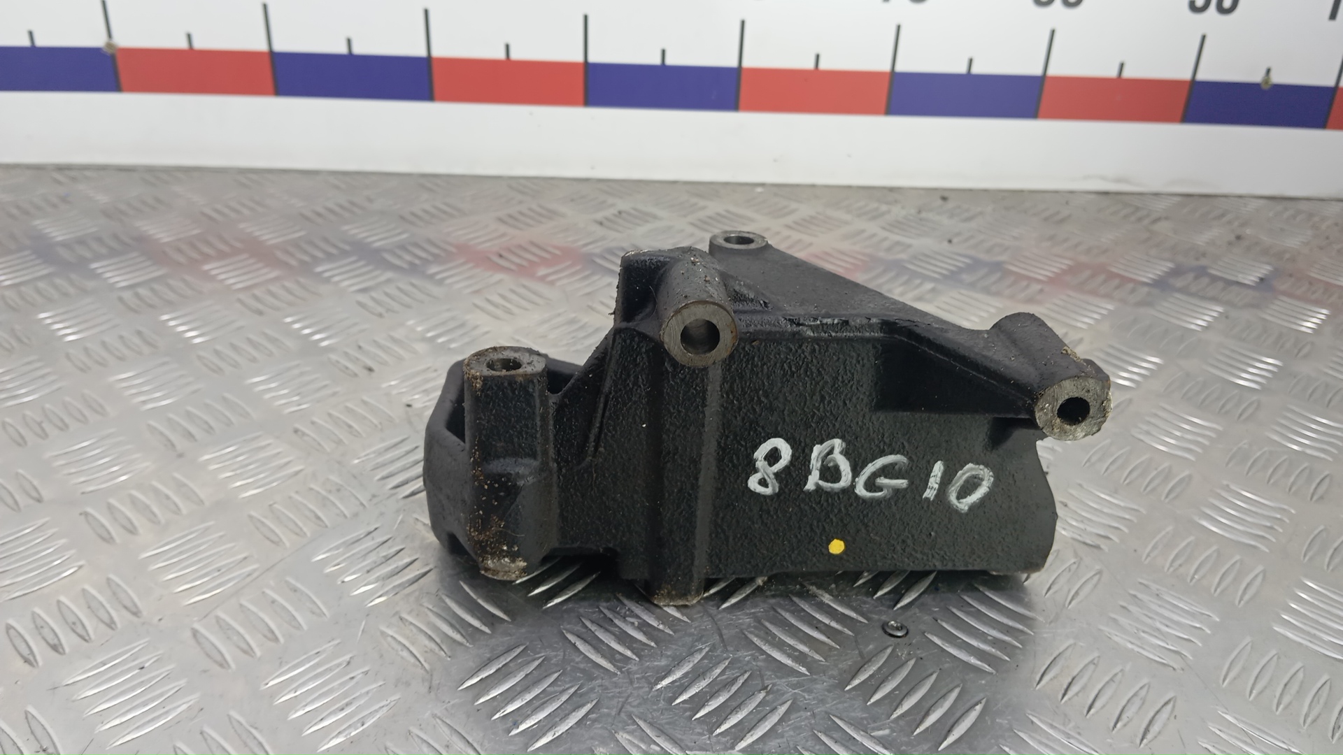 Кронштейн двигателя